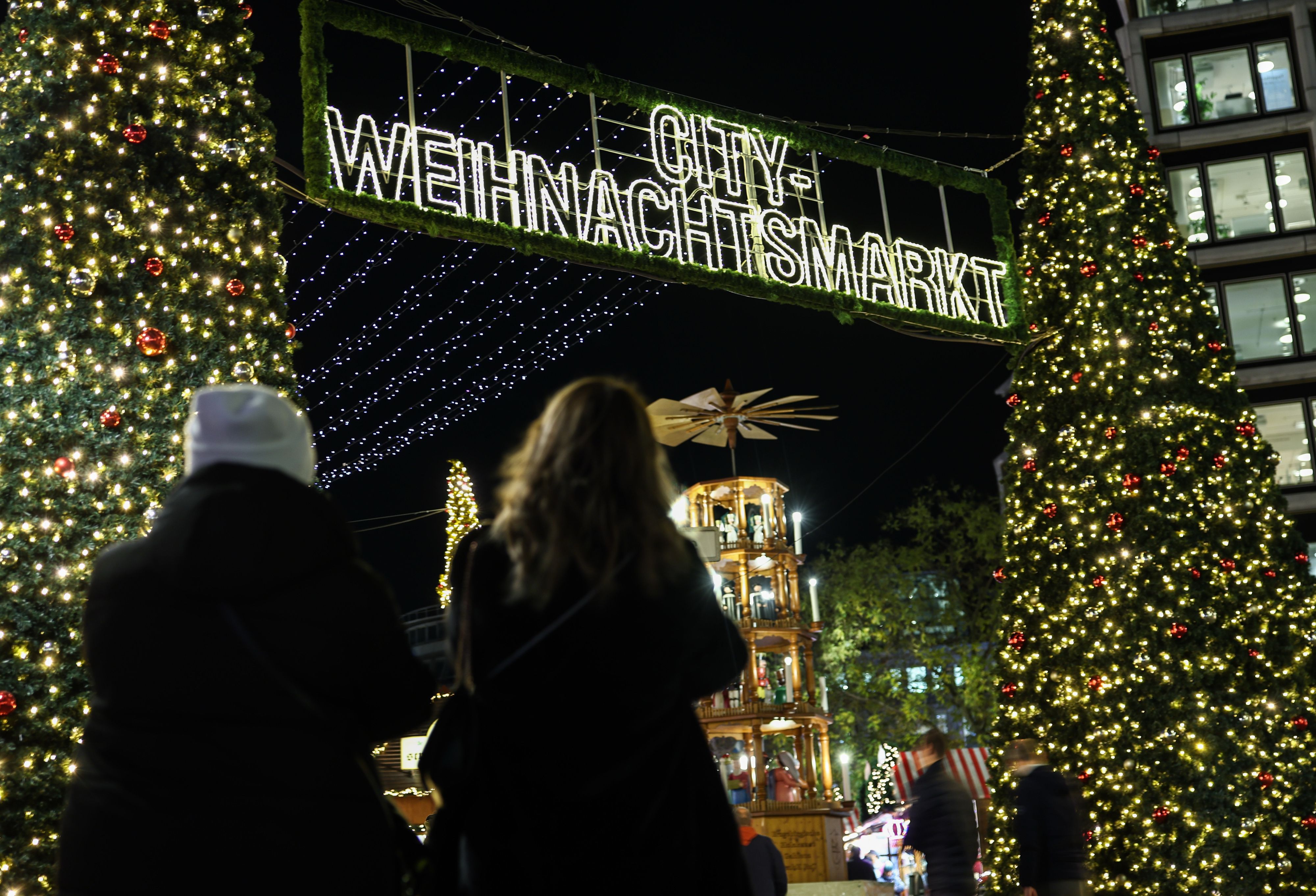 Ein Geheimdienstbericht des BKA warnt vor Terroranschlägen des IS auf deutschen Weihnachtsmärkten. (SYMBOLFOTO)