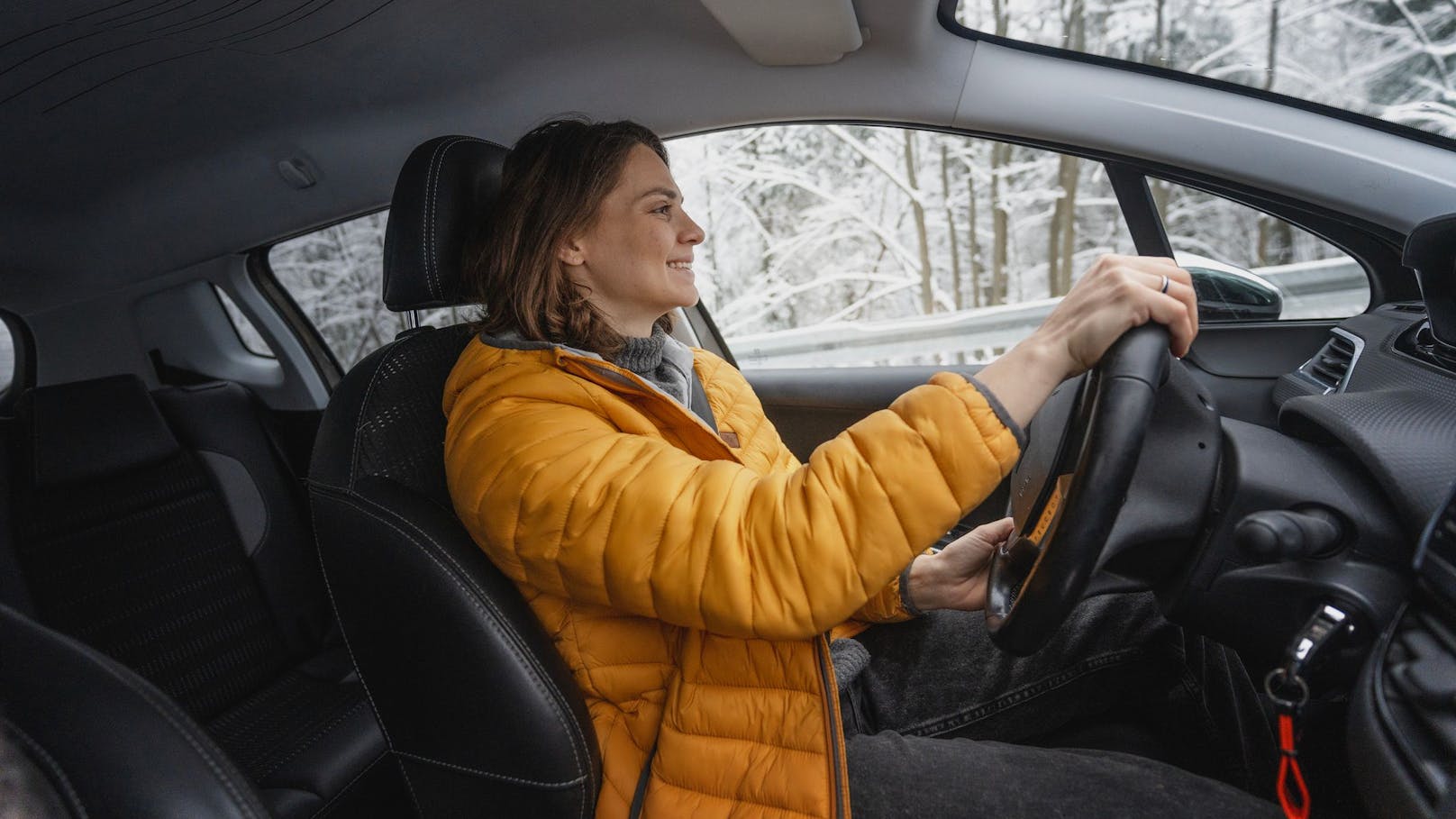 Dieses Kleidungsstück wird im Auto zur großen Gefahr