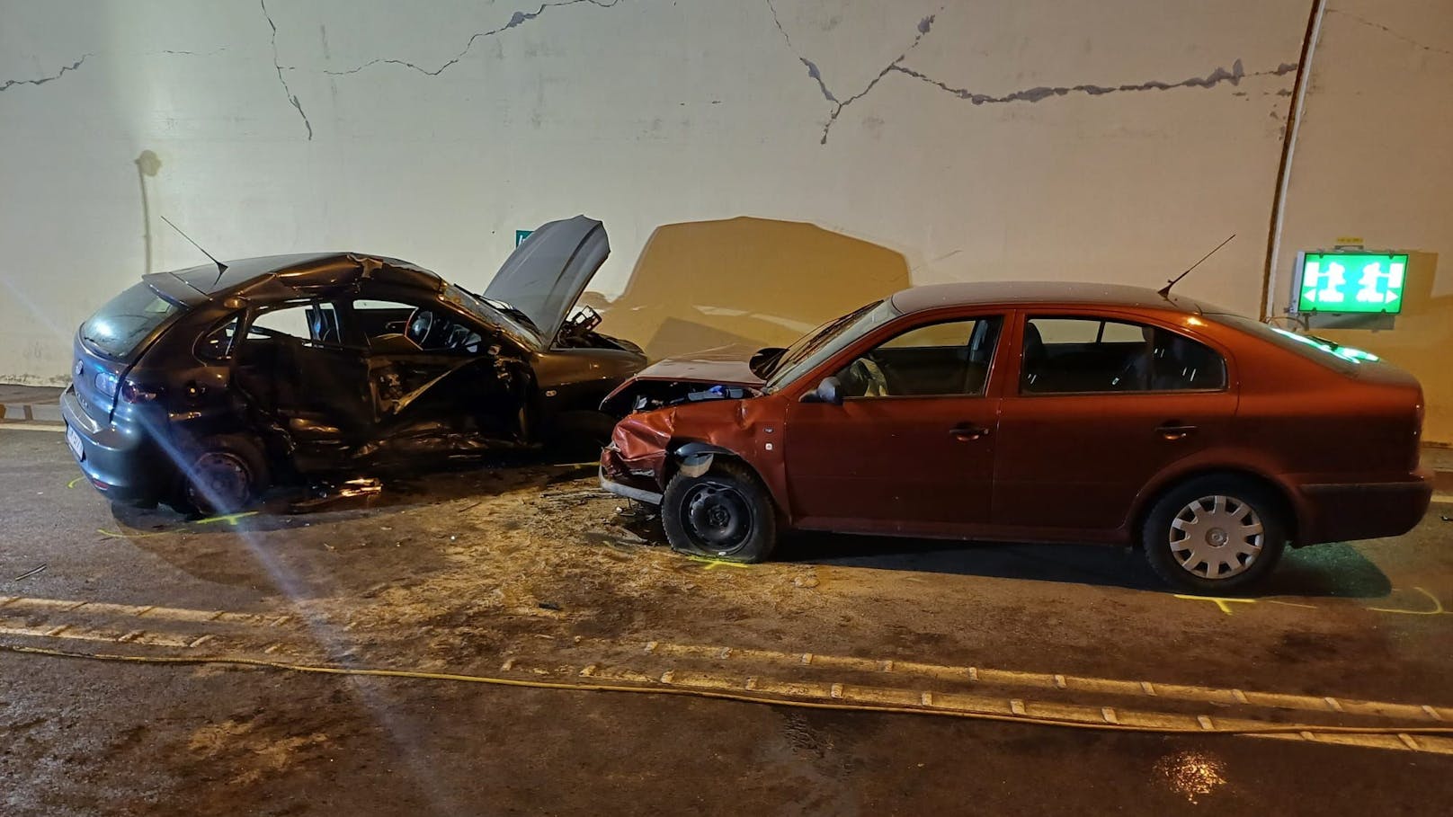 Gegen 19 Uhr kam es am Dienstag zum fatalen Crash im Bartel-Kreuz-Tunnel.