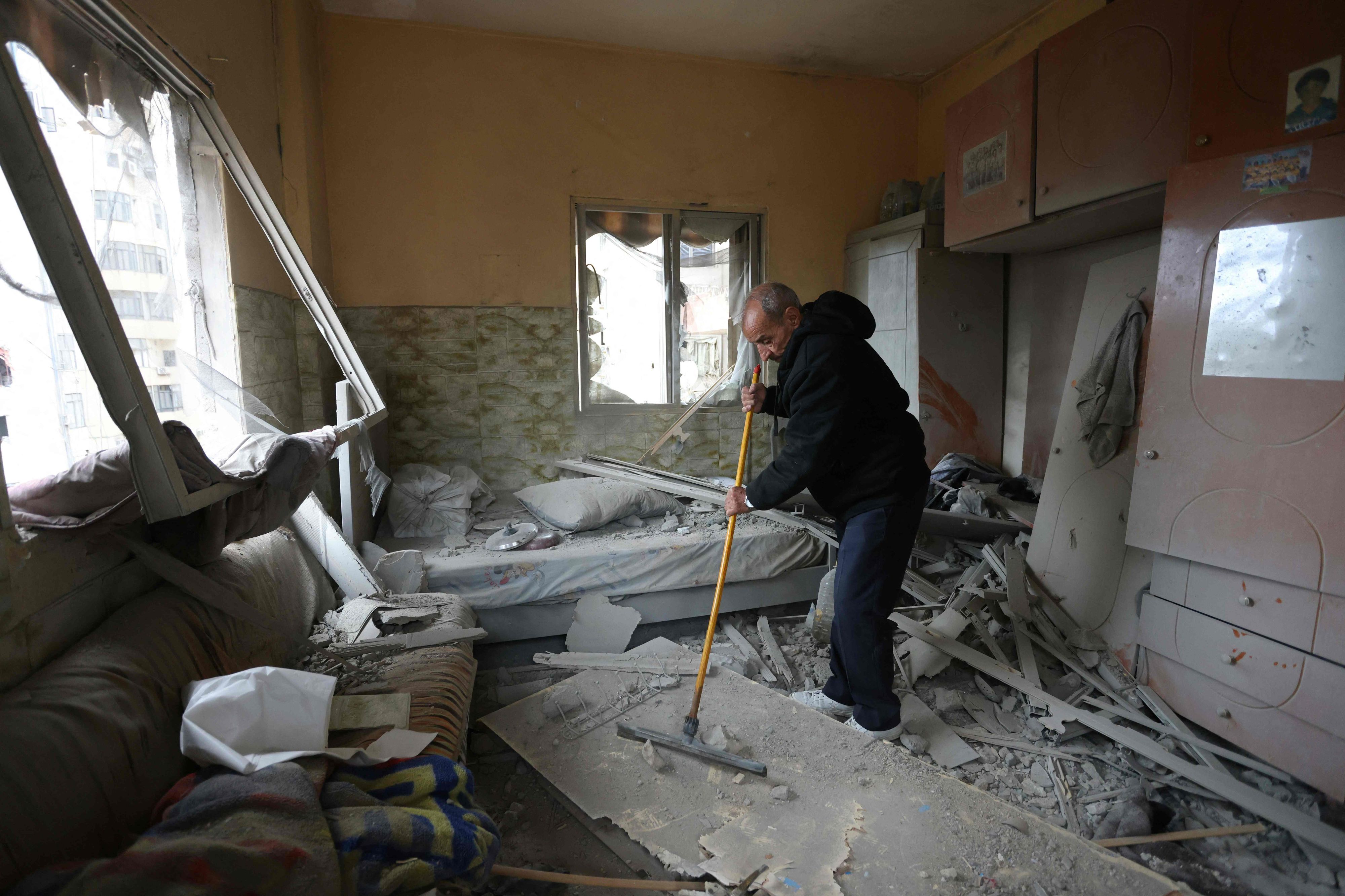 Rückkehrer müssen erstmal ihr Heim aufräumen.