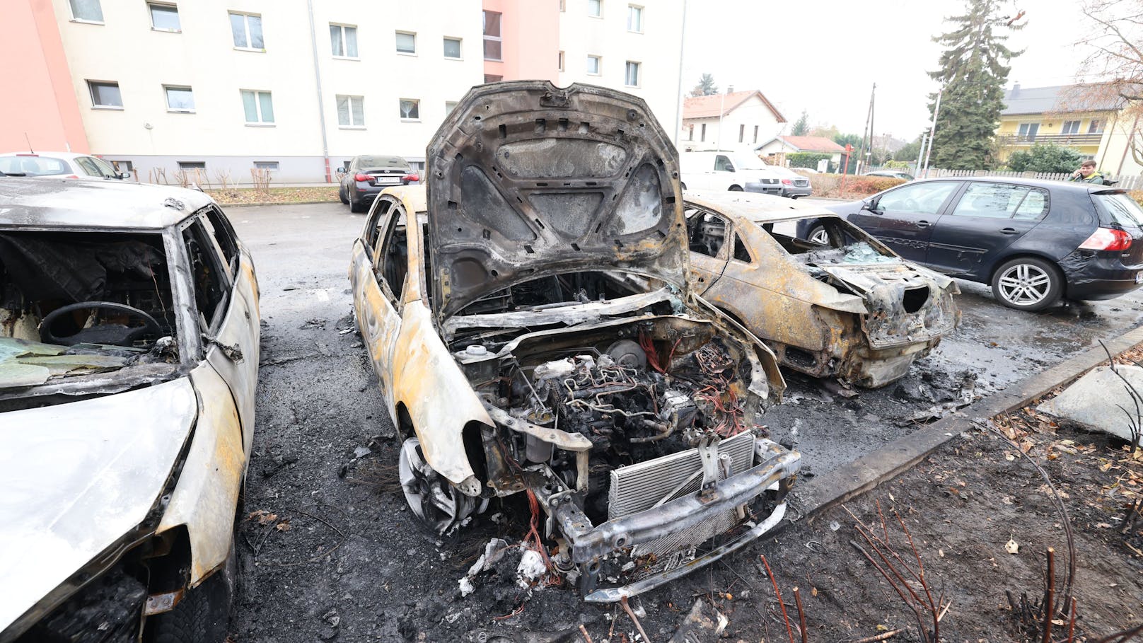 Sechs Autos abgefackelt – Onkel als "Problemkind"