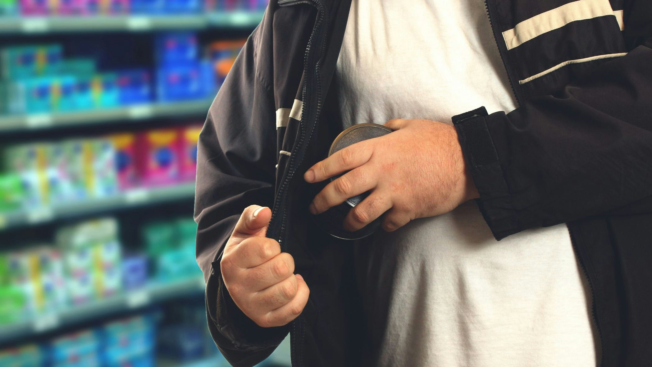 Heute.at - Ladendetektivin erwischt Dieb und wird begrapscht