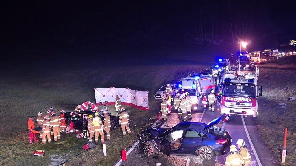 Heute.at - Junger Lenker übersieht Gegenverkehr – 61-Jährige tot
