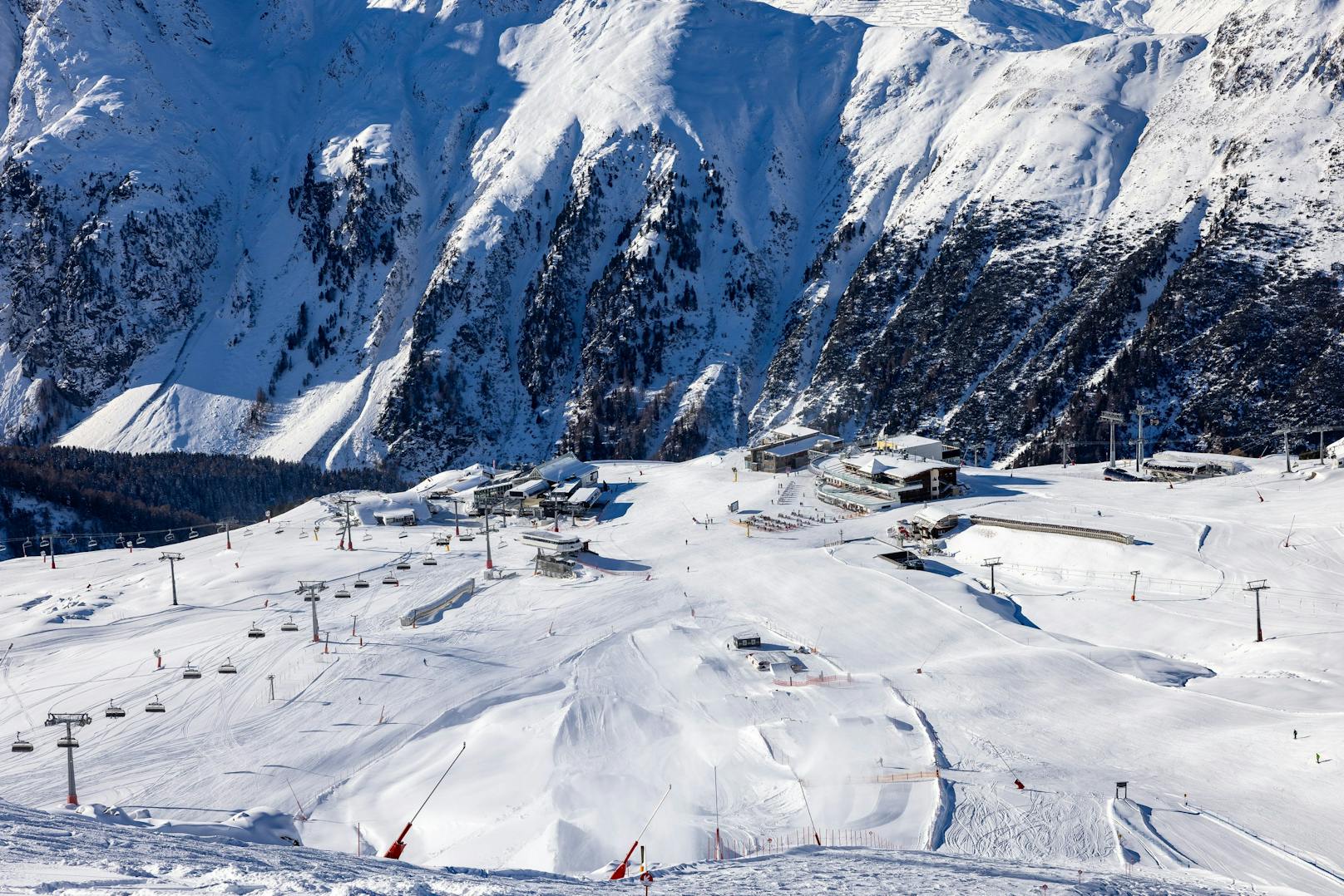 Dahinter folgt auf Rang 3 <strong>Ischgl</strong>. Hier müssen für einen Tag im Dezember jedoch bereits 206 Euro hingelegt werden.