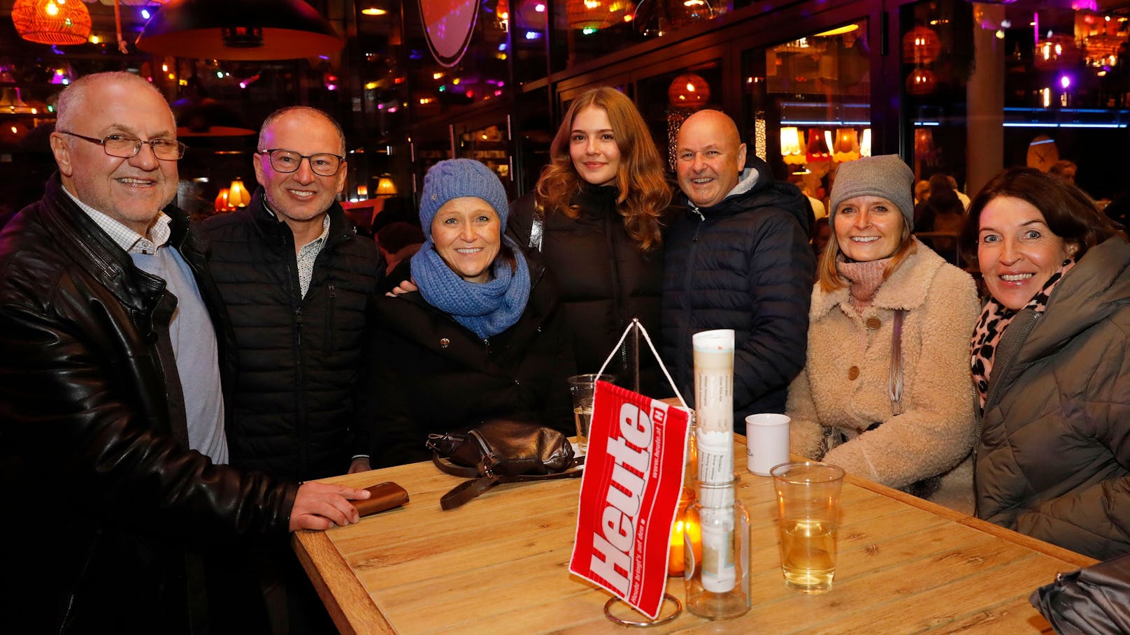 Gottfried Farthofer, Reinhold List (Böhmerwaldtourismus), Irmgard Lindner (Xundheitsschmiede), Marvie Platzer vom&nbsp;<em>"Heute"</em>-Verkauf OÖ, Tina Platzer und Judith Lindner (Bergkräuter) und Gatte (3.v. r.).