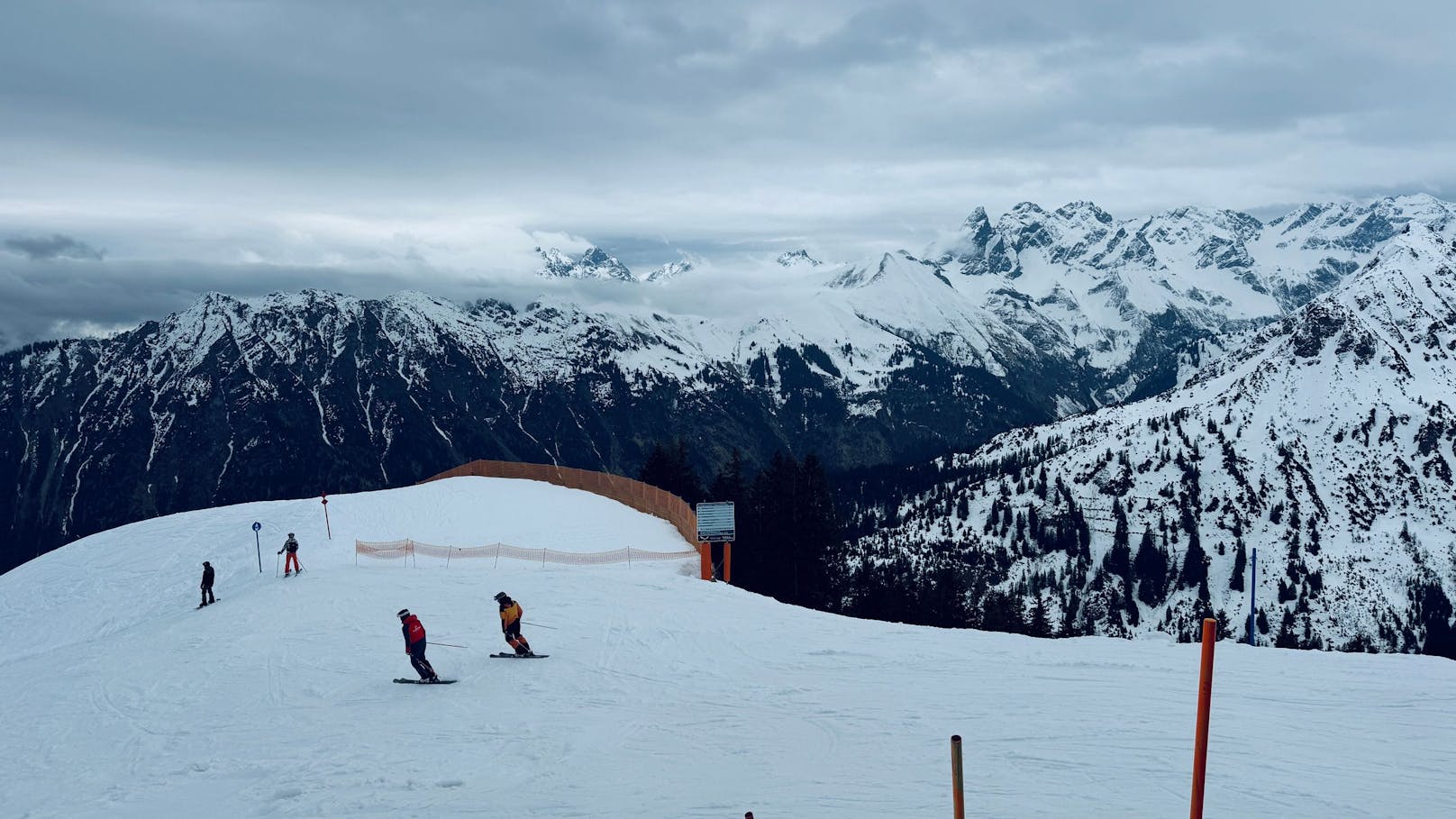 Weit günstiger ist der Pistenspaß auf Platz 4, in <strong>Oberstdorf</strong> in Bayern (Deutschland), mit 122 Euro (Skipass und Unterkunft pro Person und Tag).