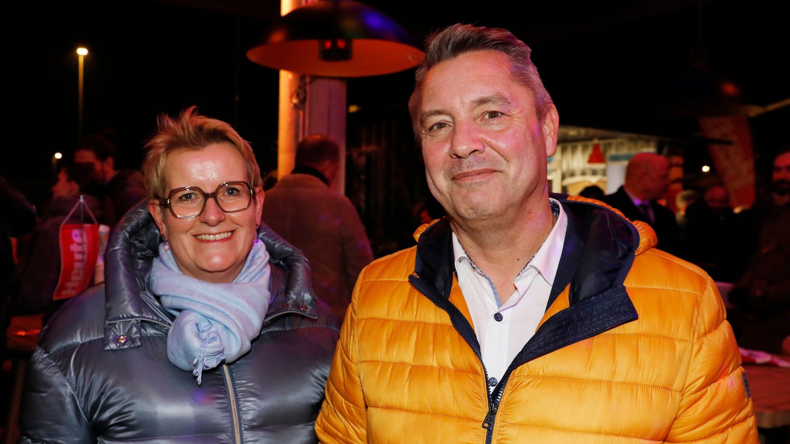 Punsch statt Paragrafen: Staatsanwältin Ulrike Breiteneder und Walter Eichinger, Vizepräsident des Linzer Landesgerichtes.