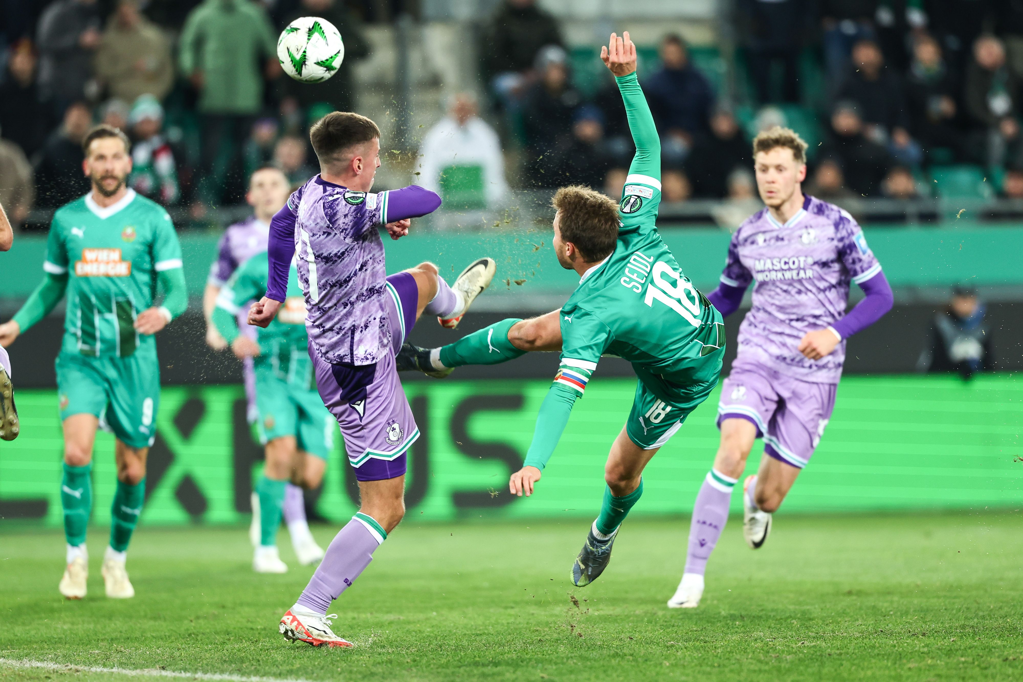 Matthias Seidl und Co. gegen die Shamrock Rovers.