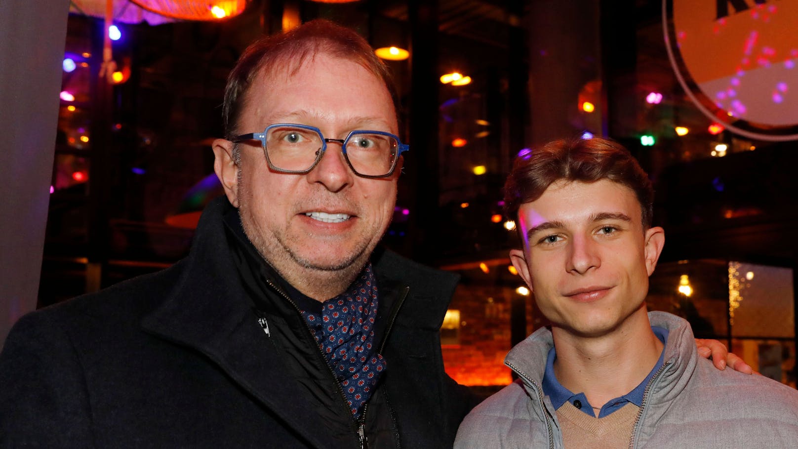 Hier floss statt Plasma ausnahmsweise der Punsch: Leonhard Heinzl (BioLife Plasmazentrum Linz) mit Sohn Simon.