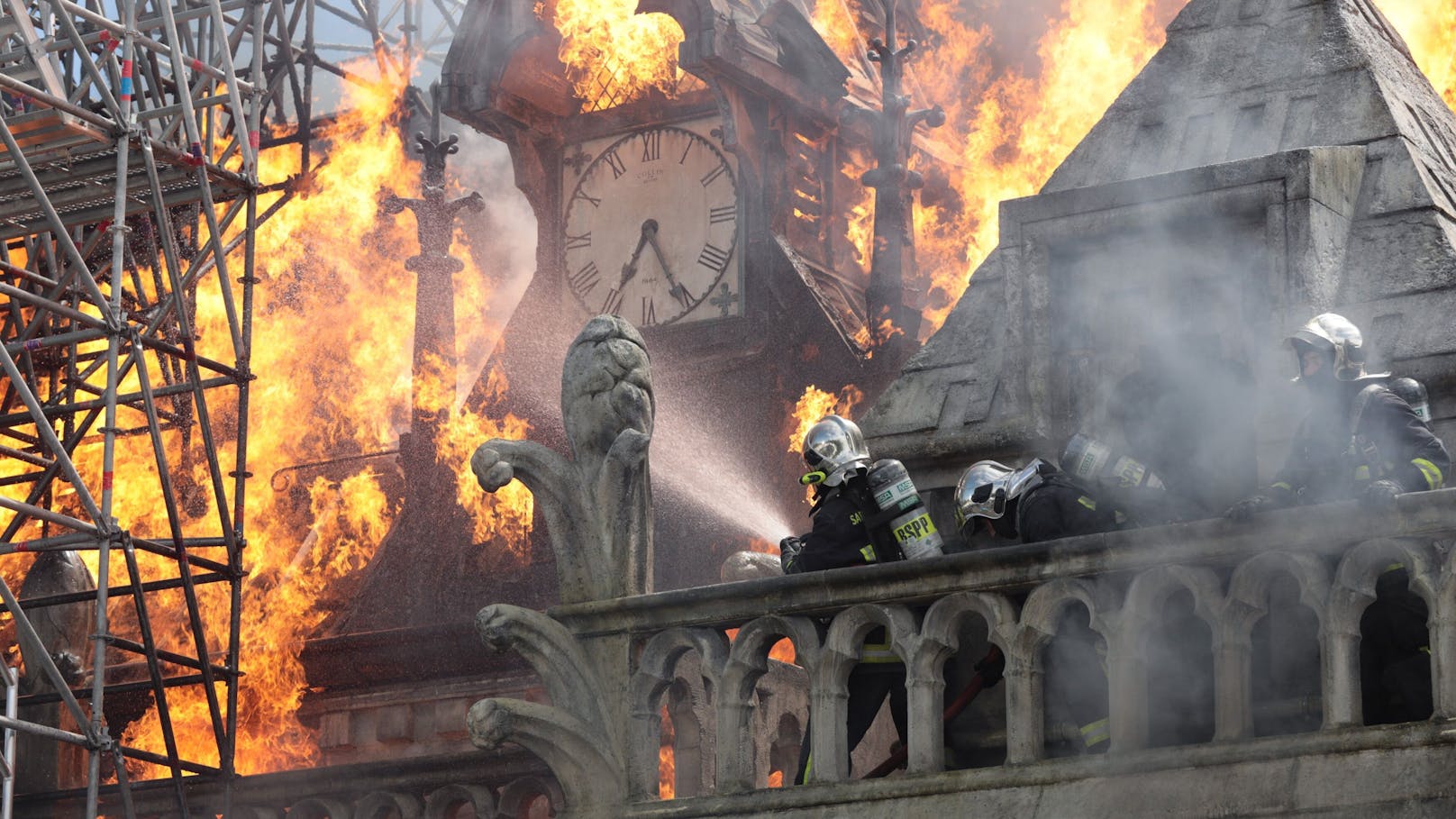 Erschütternde Bilder: Der Notre Dame in Flammen