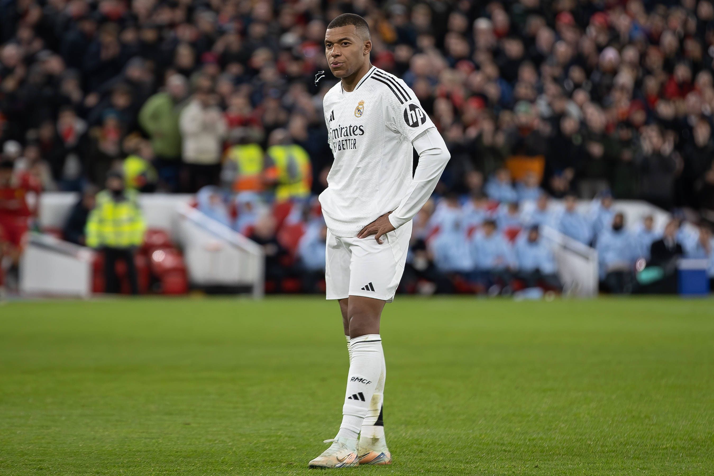 Real-Madrid-Star Kylian Mbappe steht nach der Pleite in Liverpool heftig in der Kritik. 