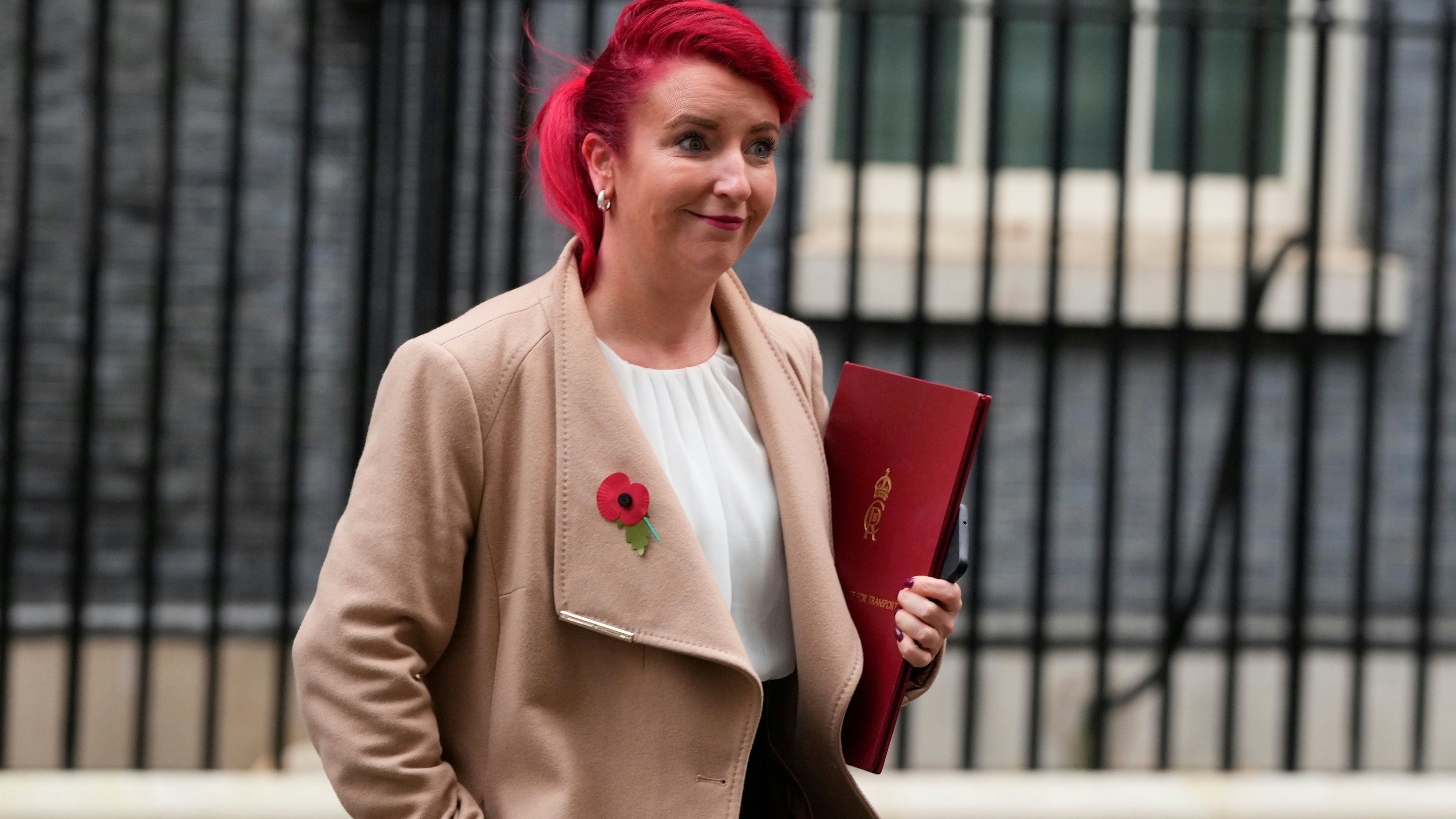 Download von www.picturedesk.com am 29.11.2024 (09:38).  Louise Haigh, Britain's Secretary of State for Transport leaves following a pre-Budget cabinet meeting in 10 Downing Street, London, Wednesday, Oct. 30, 2024, Britain's Chancellor of the Exchequer, Rachel Reeves, will present the government budget later Wednesday. (AP Photo/Kirsty Wigglesworth) - 20241030_PD2381 - Rechteinfo: Rights Managed (RM)