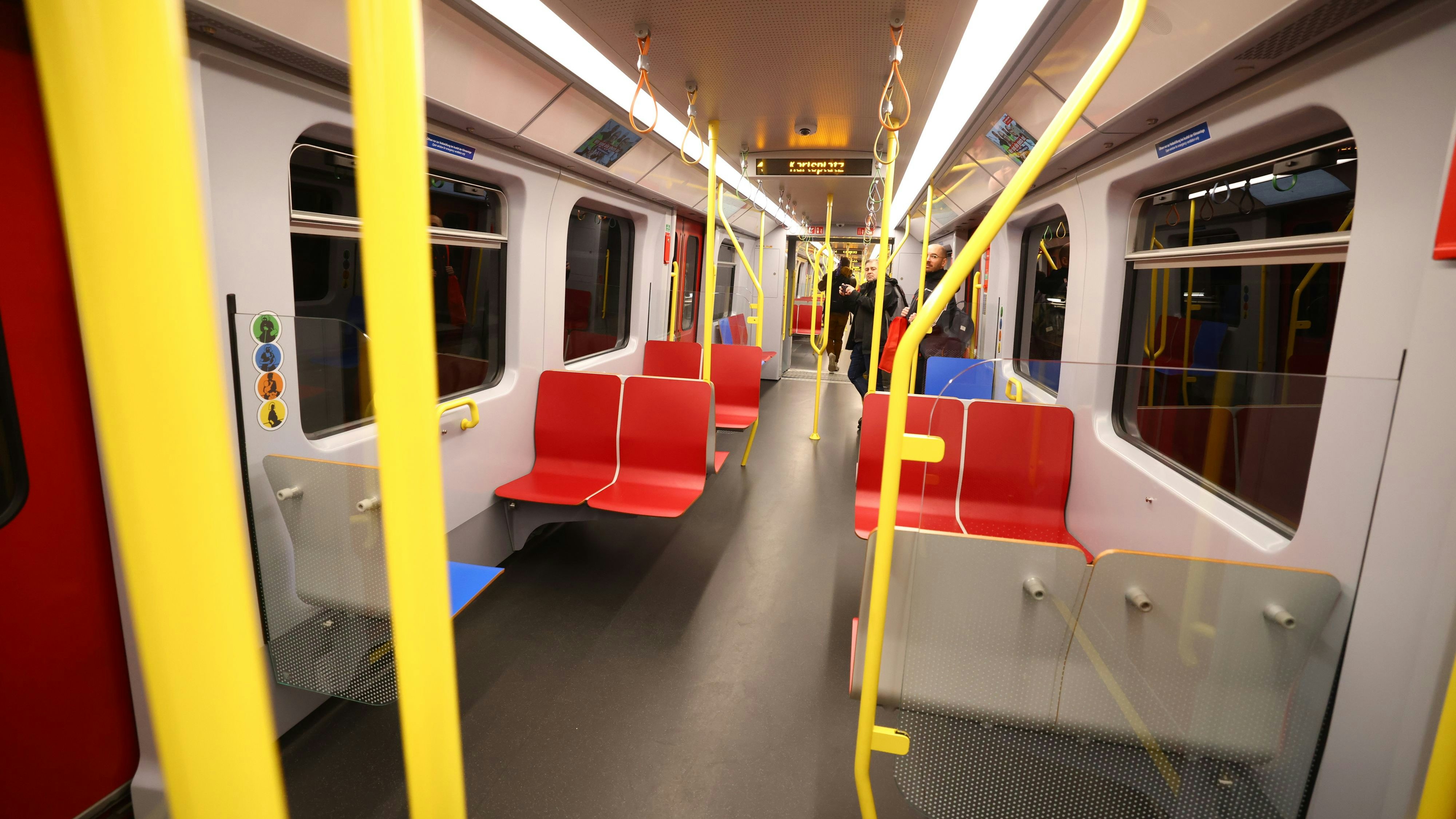 Heute.at - Polizei jagt brutalen U-Bahn-Prügler in Wien