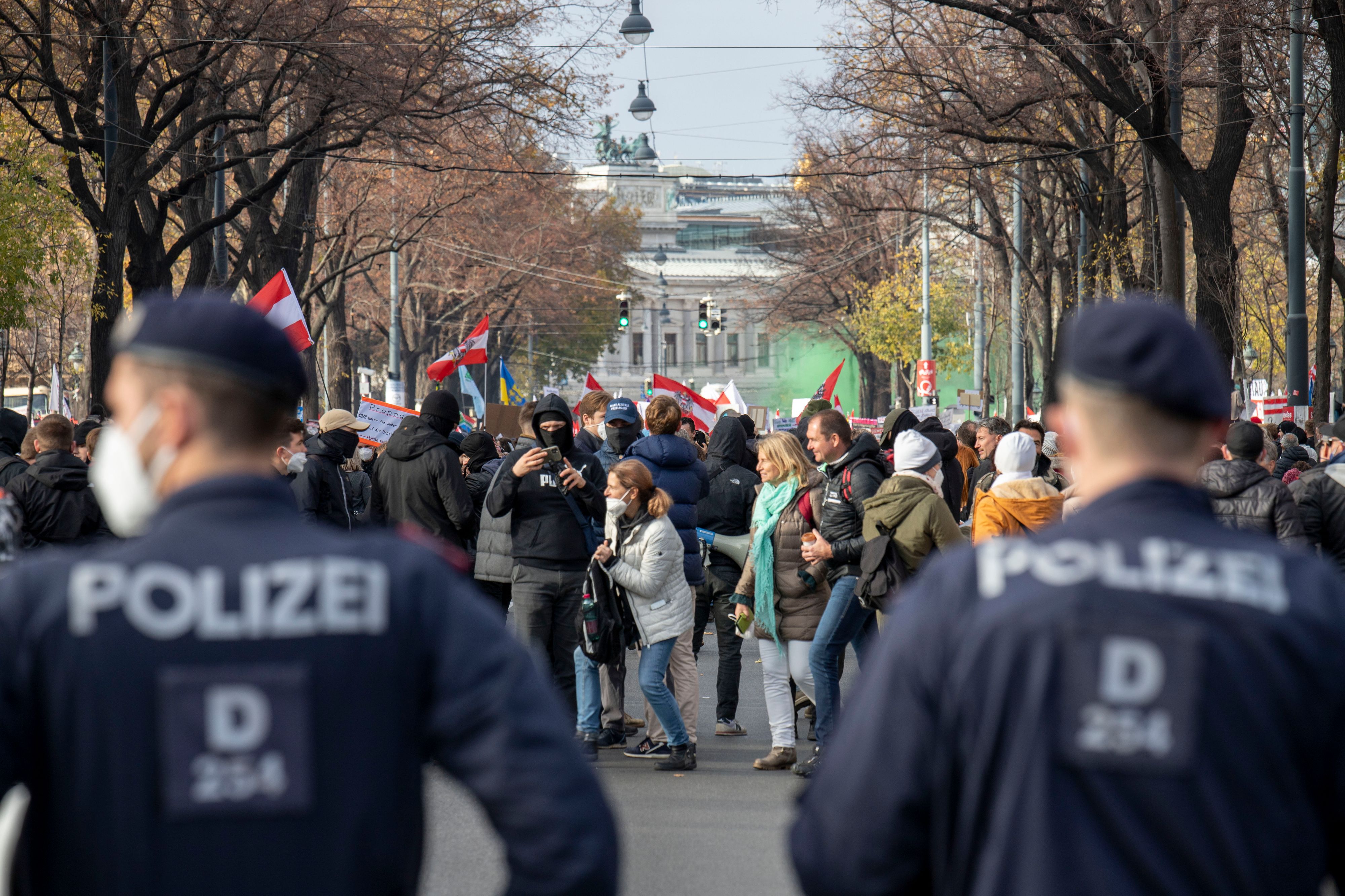Die Veranstalter sprechen gar schon von einer drohenden Eskalation zwischen Polizei und Teilnehmern. (Archivbild)