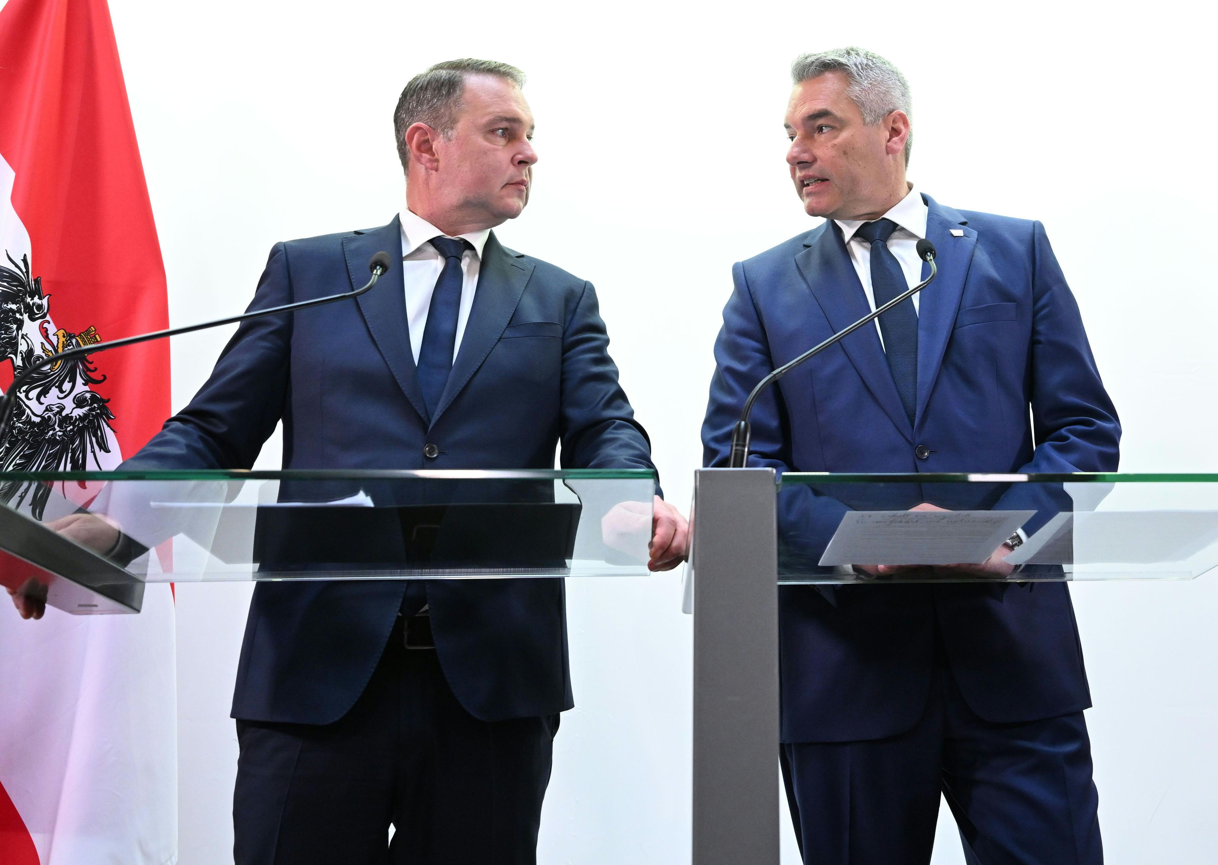 Andreas Babler (SPÖ) und Karl Nehammer (ÖVP) – nicht überall sind sich die beiden einig.