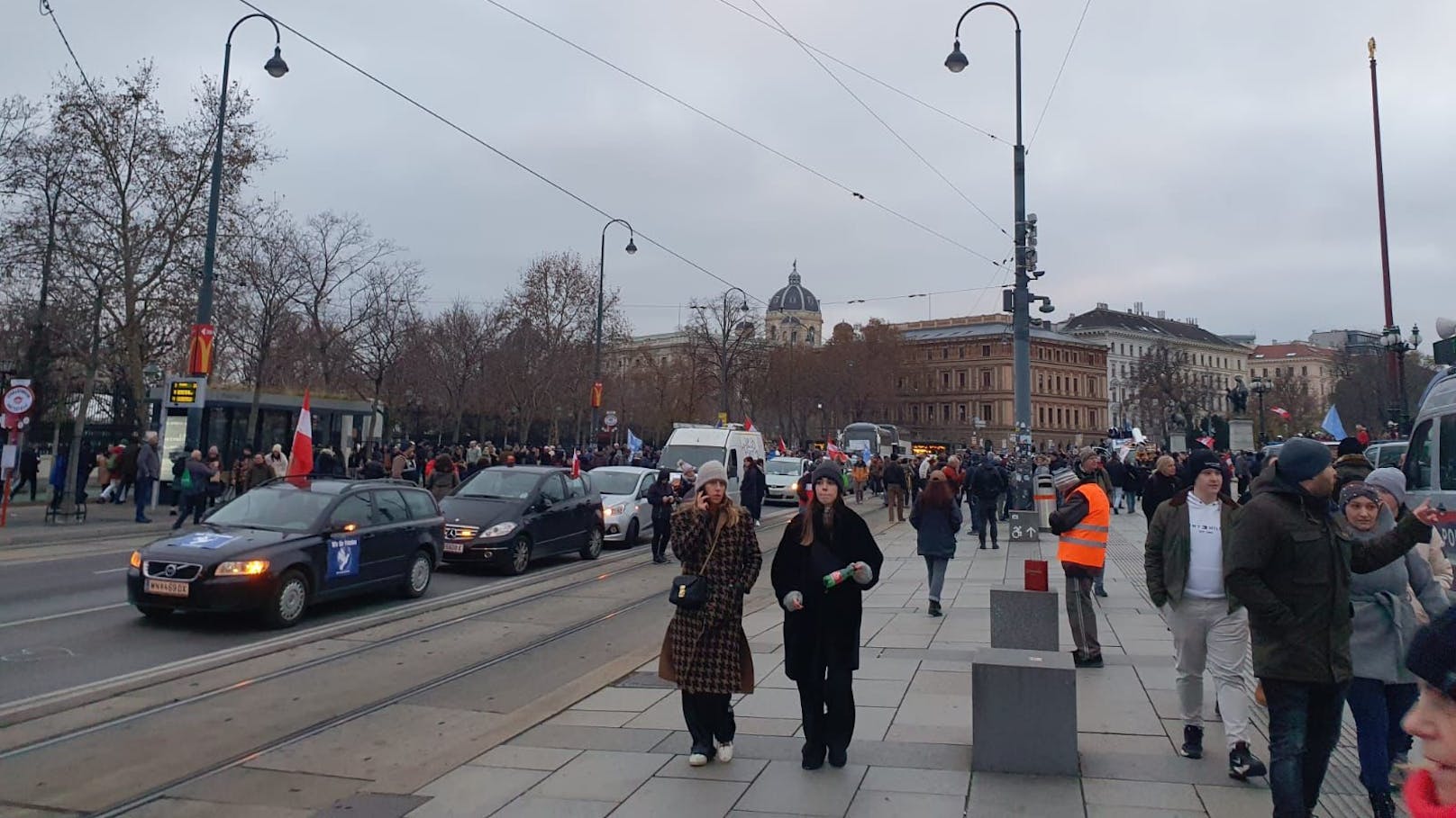 Eine geplante Standkundgebung wiederum war in Ordnung, die entwickelte sich dann am Samstag aber erst recht in eine Demonstration – die sich ...