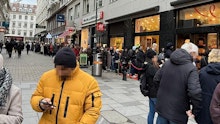 Riesiger Ansturm auf Lindt-Dubaischokolade in Wien