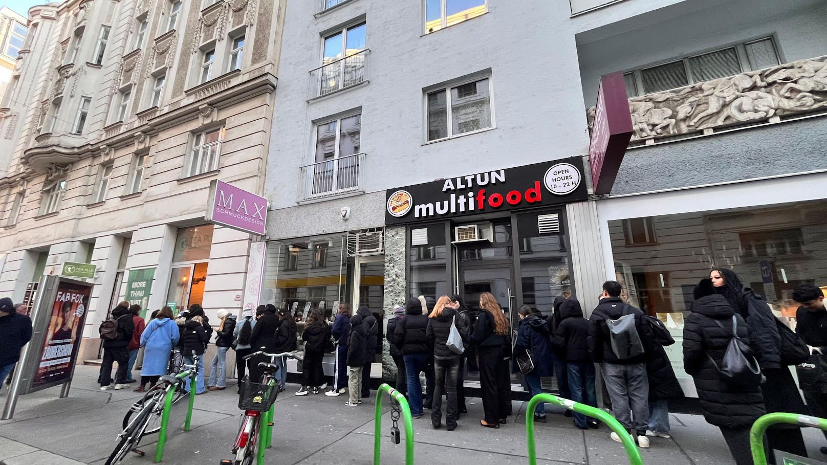 In der Krugerstraße bietet nämlich ein asiatischer Tee-Shop Bubble-Teas für nur einen Euro an!