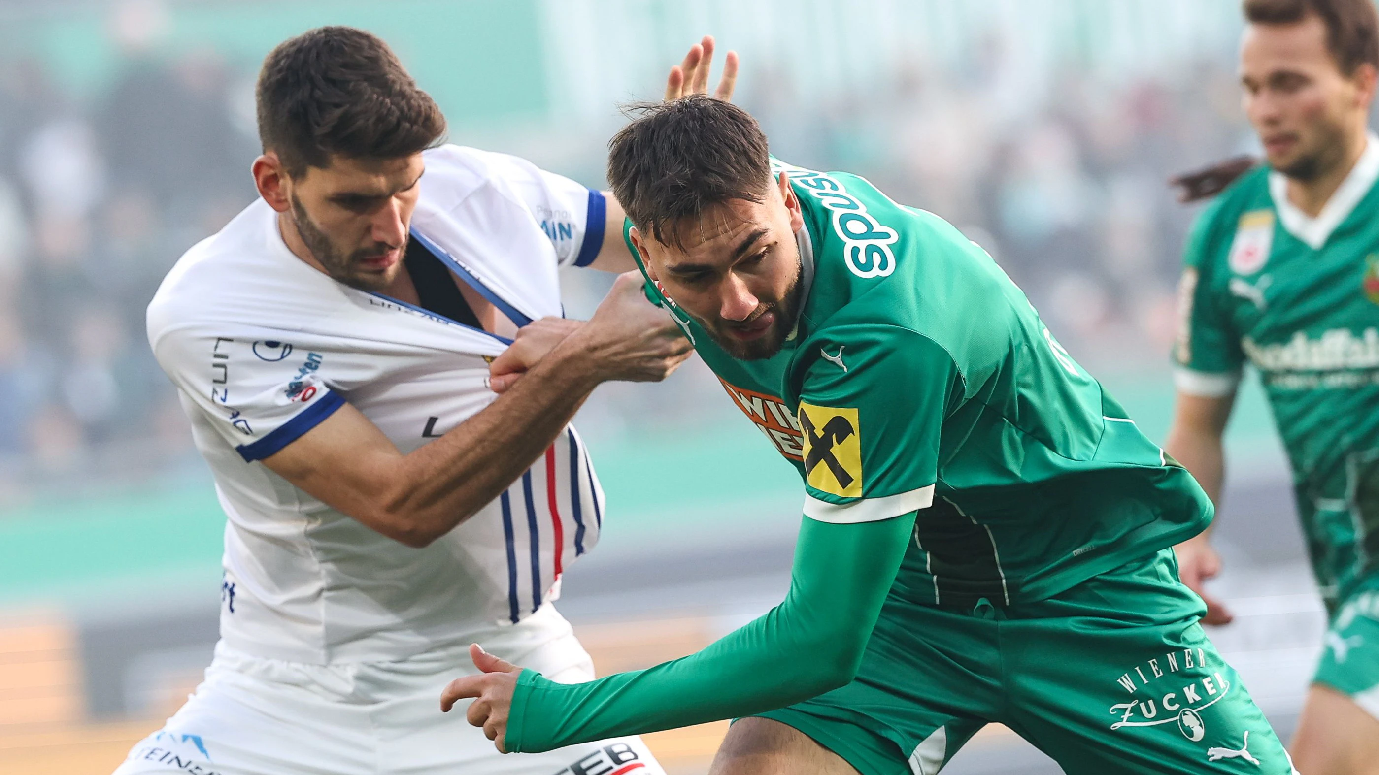 Dijon Beljo im Zweikampf mit Alem Pasic.