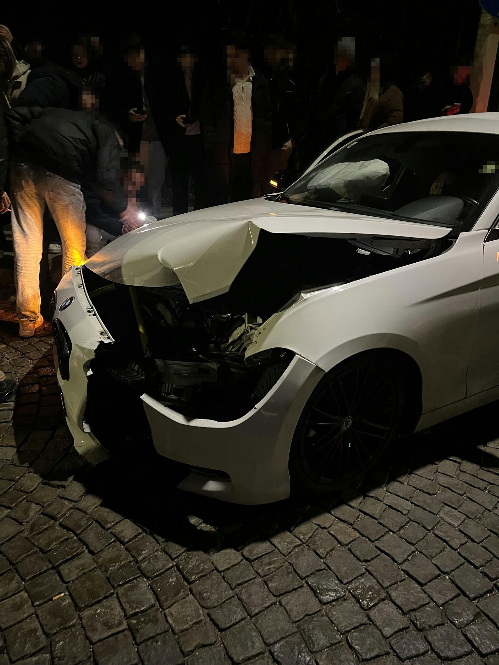 "Vermutlich wollte der Fahrer zeigen,w as er draufhat", so ein Zeuge gegenüber "Heute".