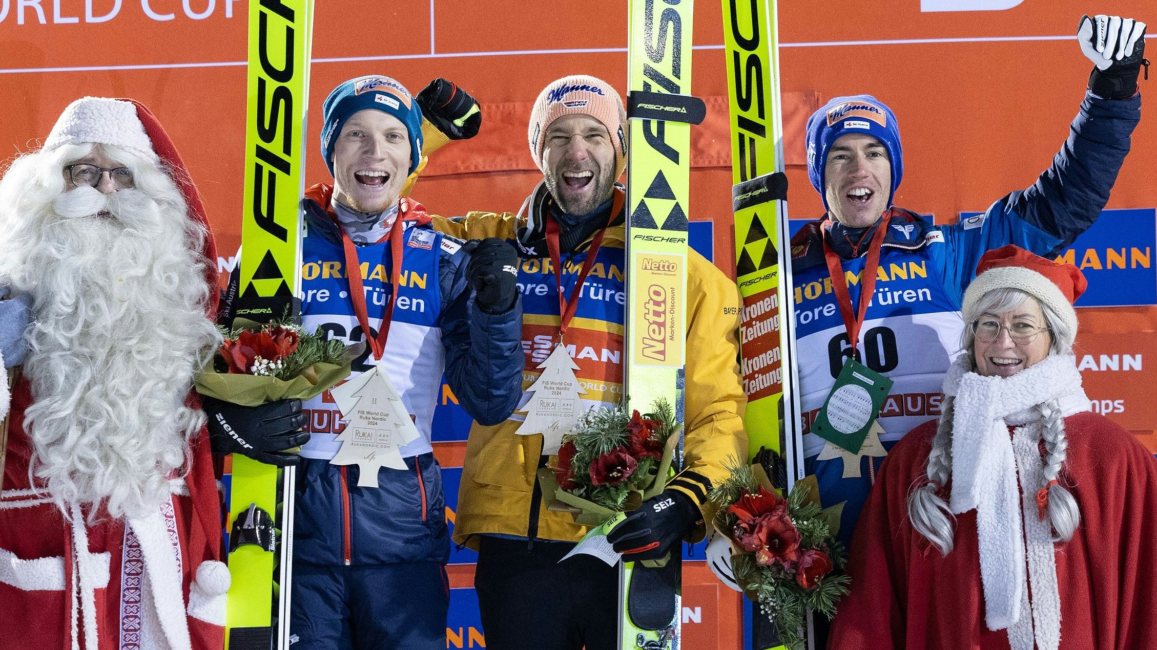 Pius Paschke zwischen Jan Hörl und Stefan Kraft.