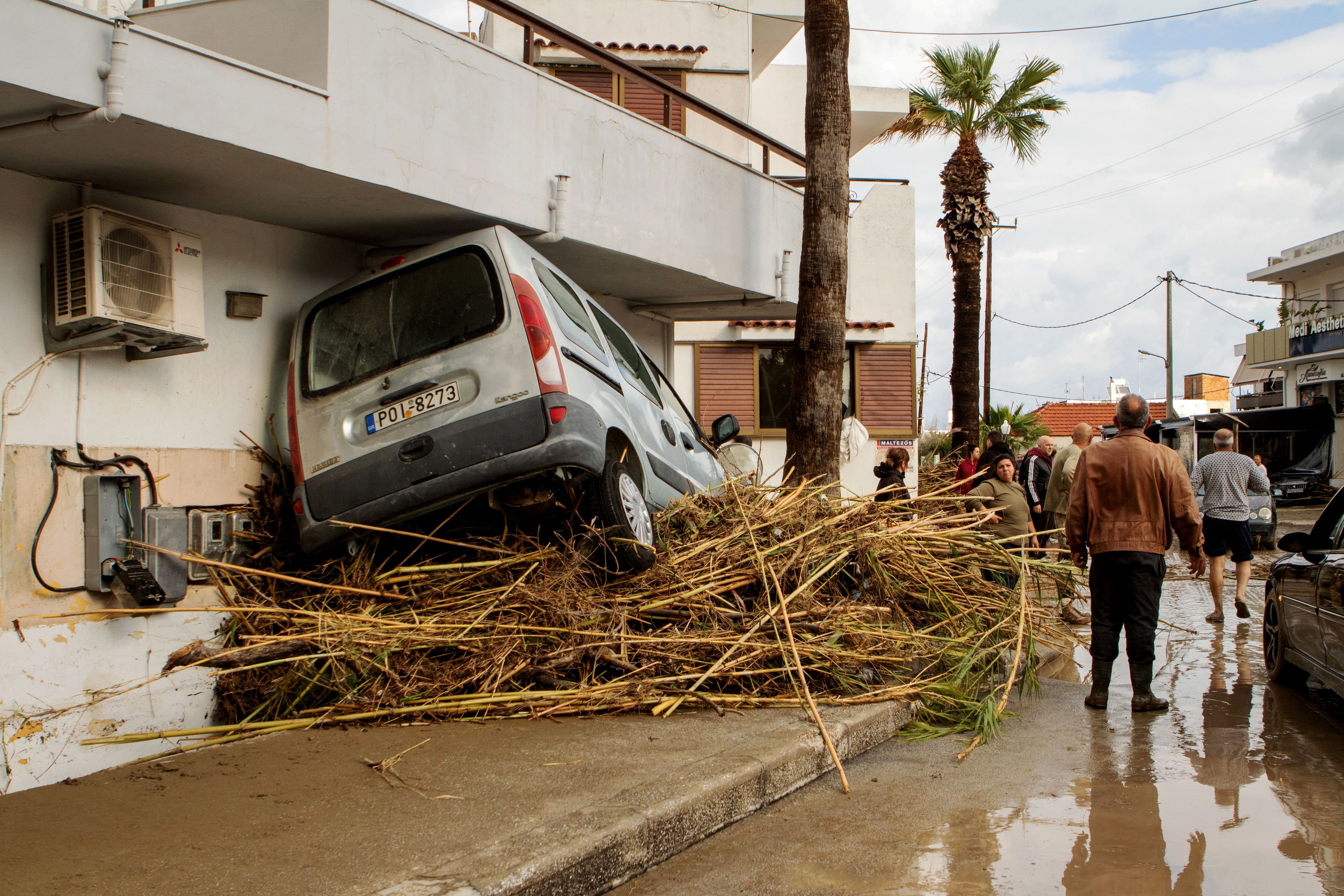 Auf Rhodos wurde aus Sicherheitsgründen bis Montagmittag ein Fahrverbot ausgesprochen.