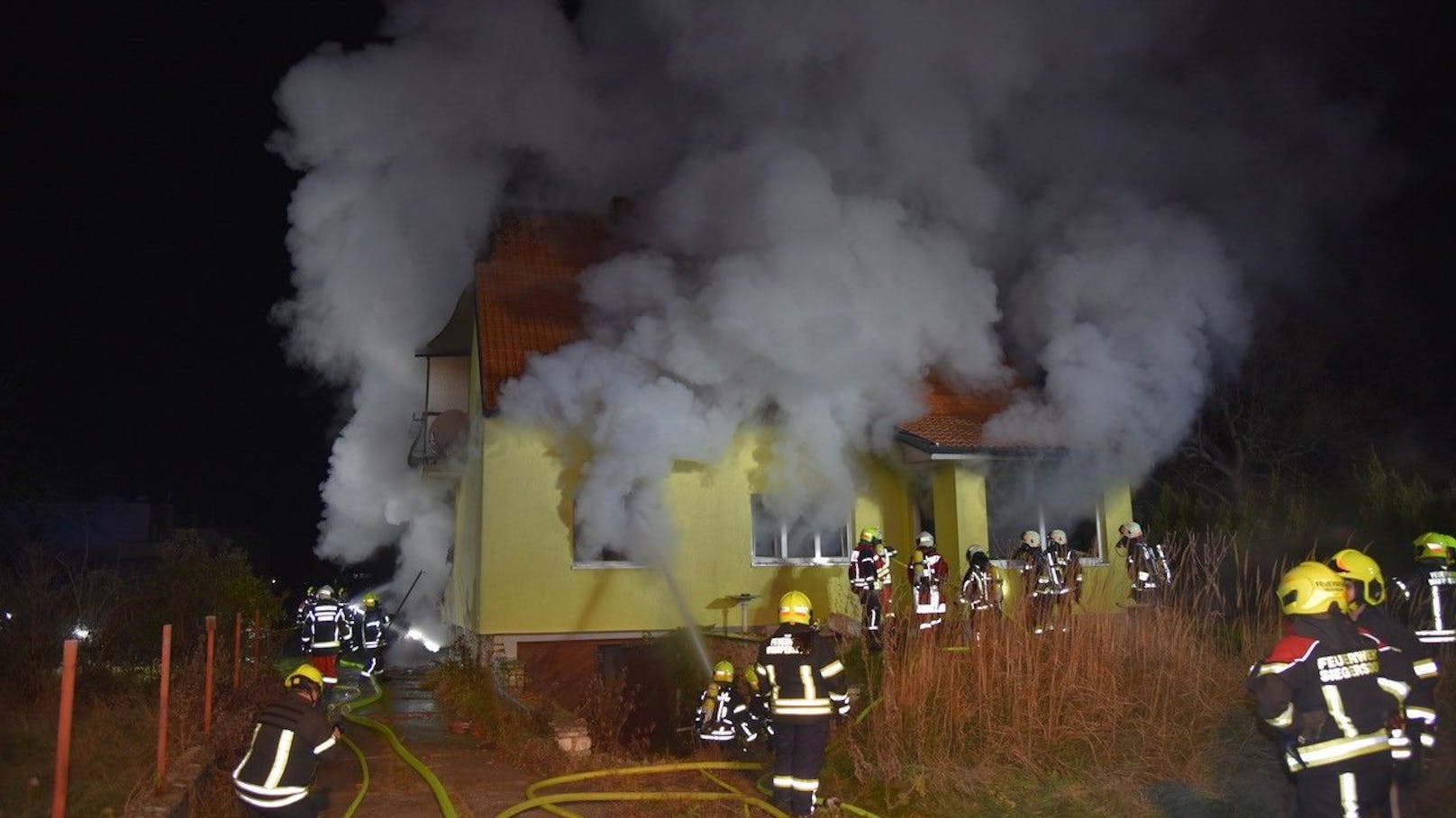 In den frühen Morgenstunden kam es in Landegg zu einem verheerenden Wohnhausbrand, der für einen Bewohner tödlich endete.