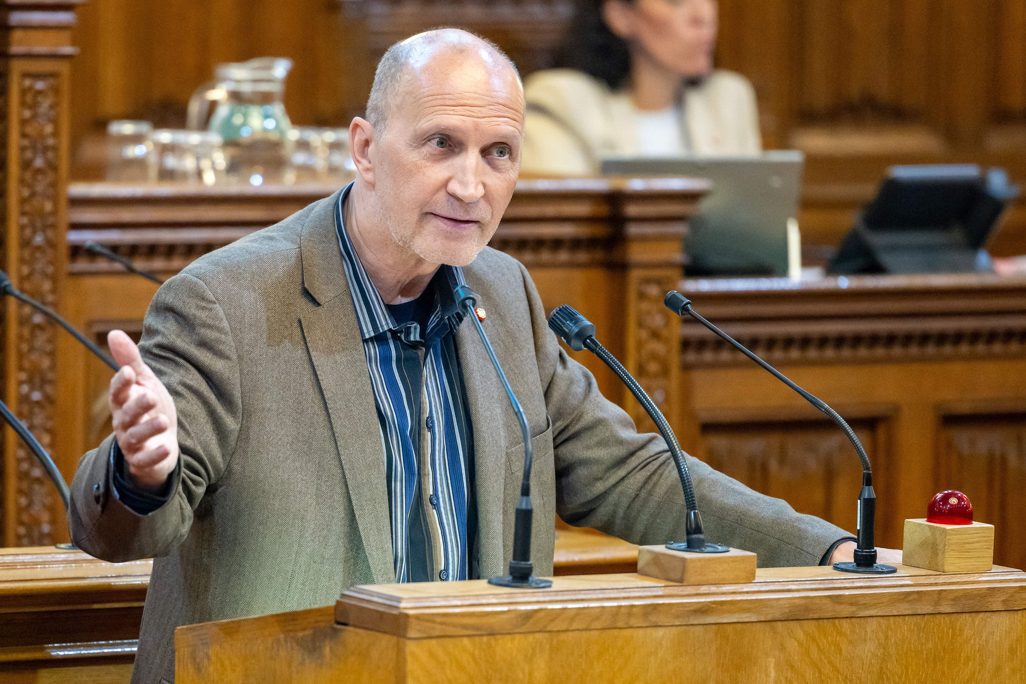 Wolfgang Irschik, Bezirksparteiobmann der FPÖ Floridsdorf, übt heftige Kritik.