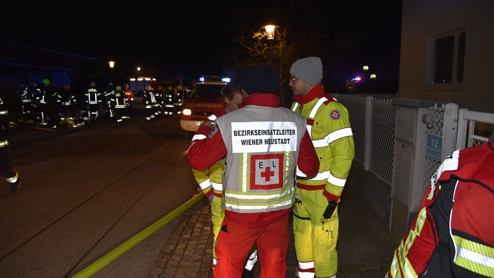 In den frühen Morgenstunden kam es in Landegg zu einem verheerenden Wohnhausbrand, der für einen Bewohner tödlich endete.