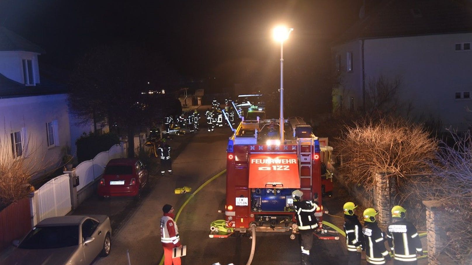 In den frühen Morgenstunden kam es in Landegg zu einem verheerenden Wohnhausbrand, der für einen Bewohner tödlich endete.