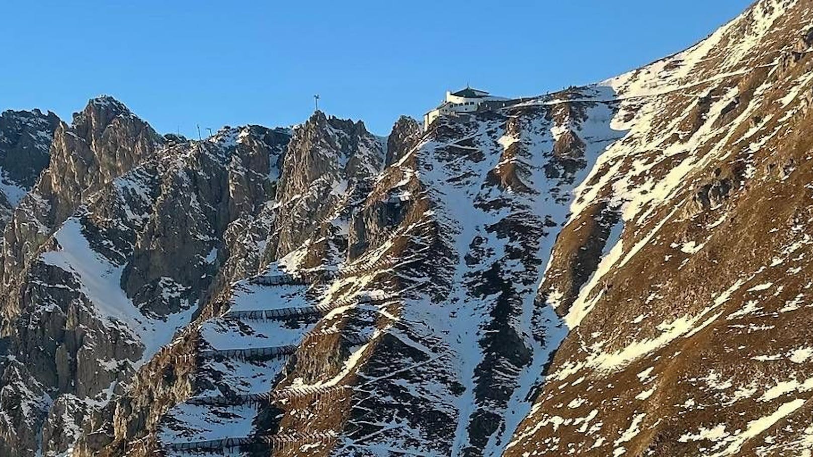 Auf der Innsbrucker Nordkette kam es am Sonntag zur Tragödie.