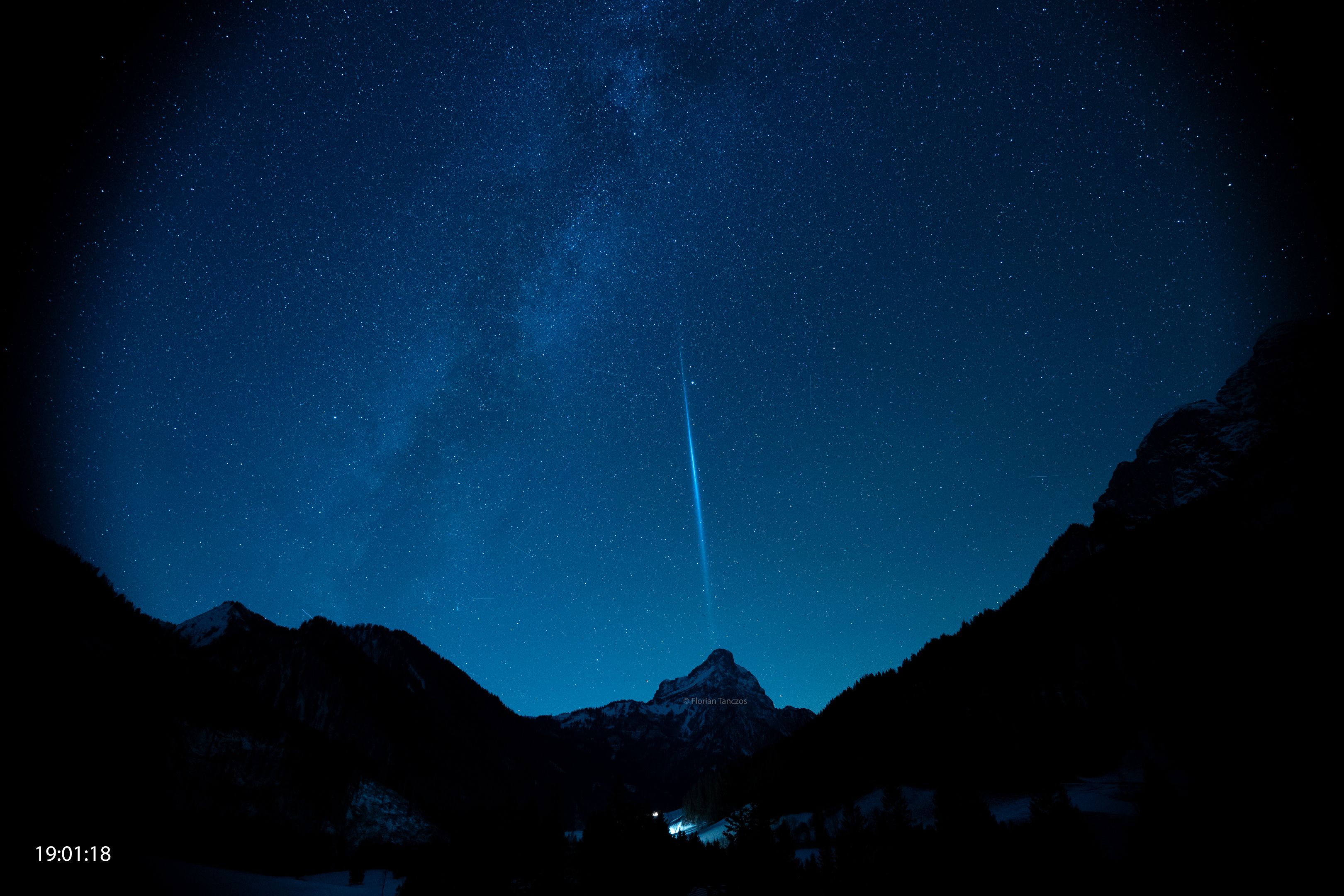 Der Asteroid&nbsp;2024 XA über dem Gesäuse.