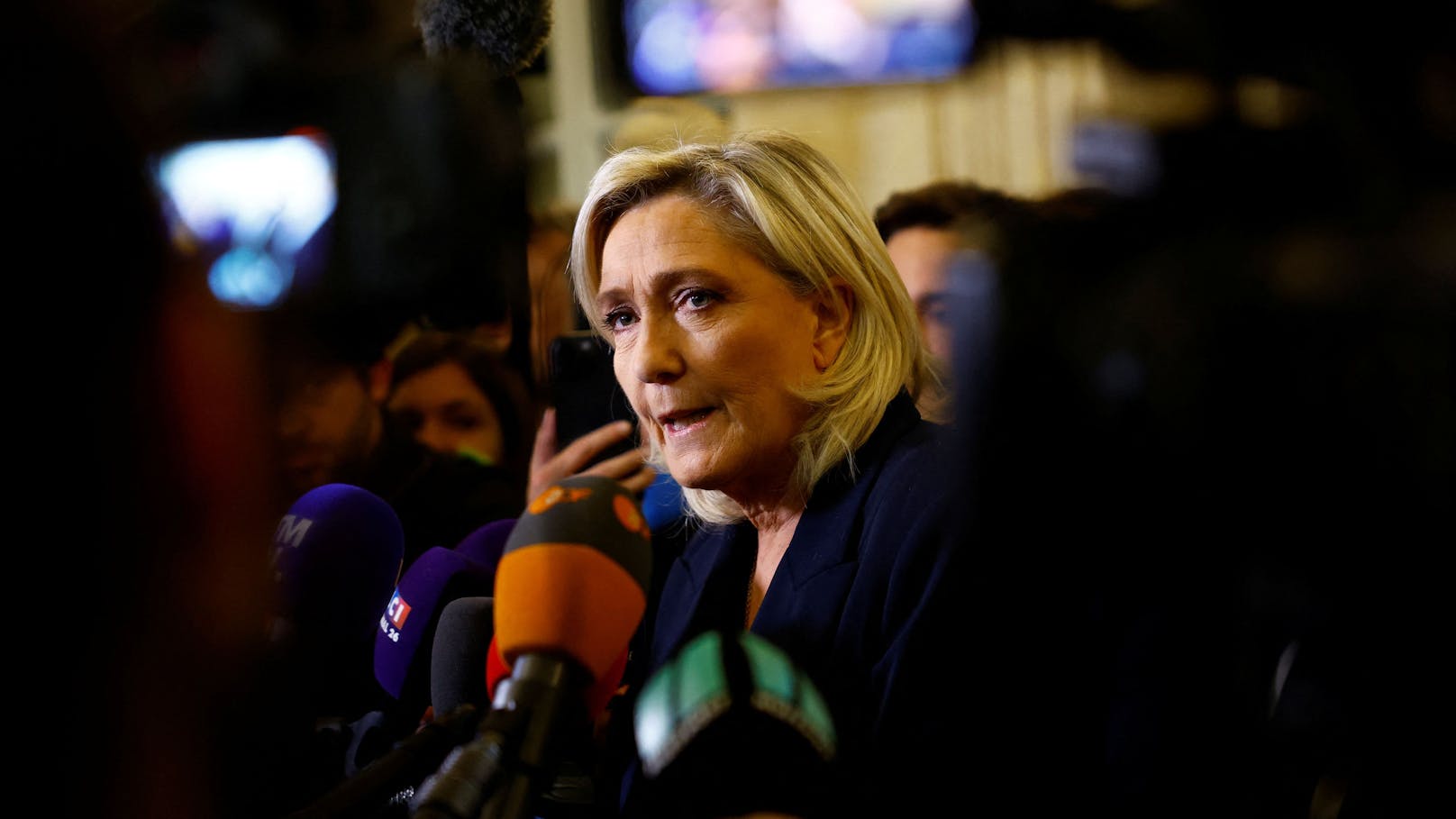 Marine Le Pen könnte Frankreichs Premier stürzen