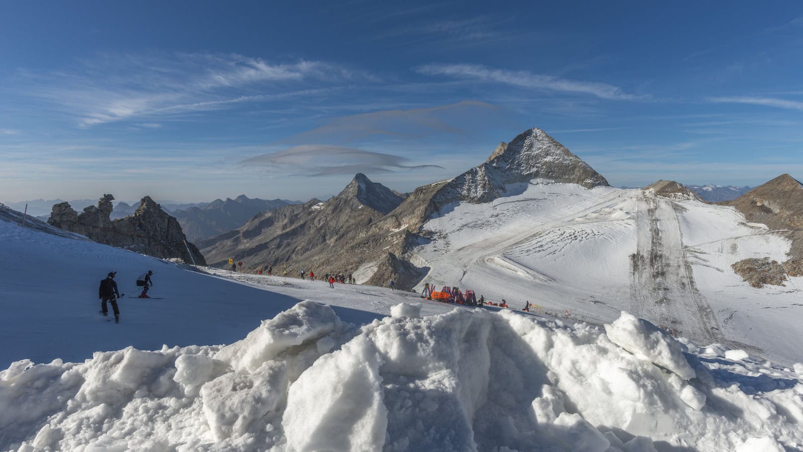 Mädchen (4) kracht auf Skipiste gegen Liftstütze