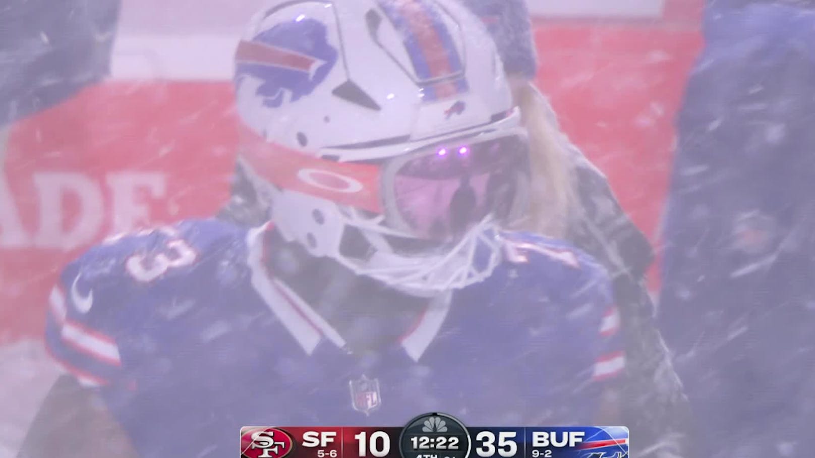 NFL-Star greift im Schneegestöber zur Skibrille