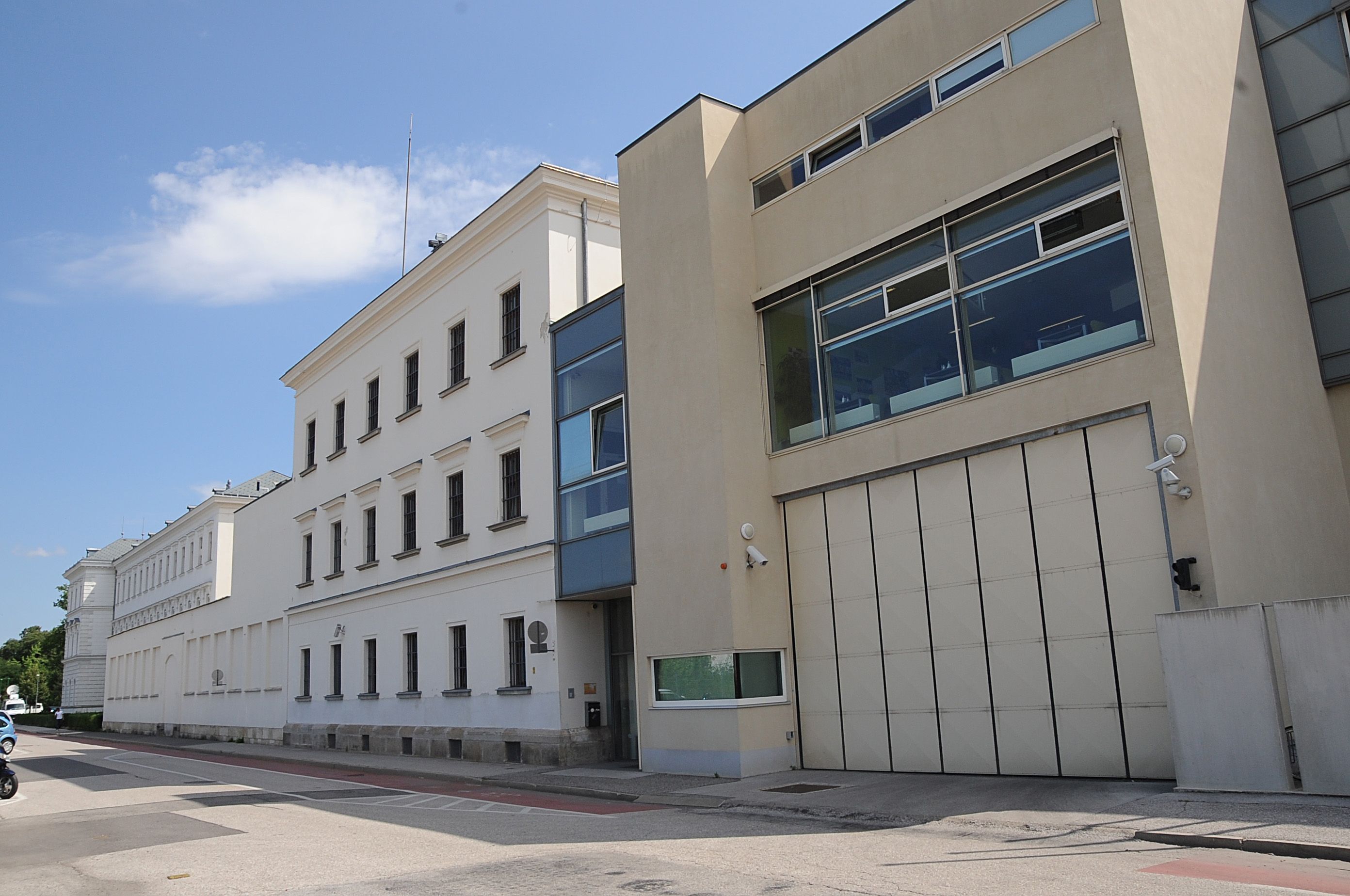 Das verdächtige Duo sitzt in der Justizanstalt Wr. Neustadt in U-Haft.