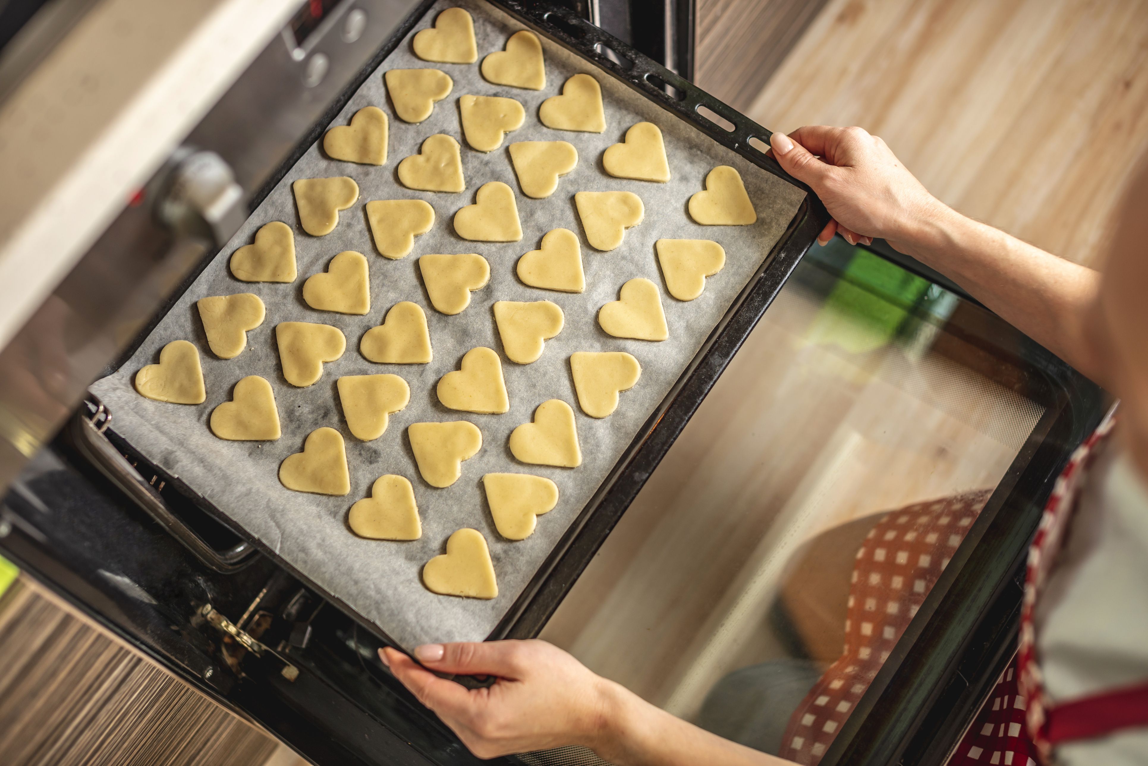 Wenn du gerade viel bäckst, ist dir sicher die abgeschrägte Kante am Backblech aufgefallen.