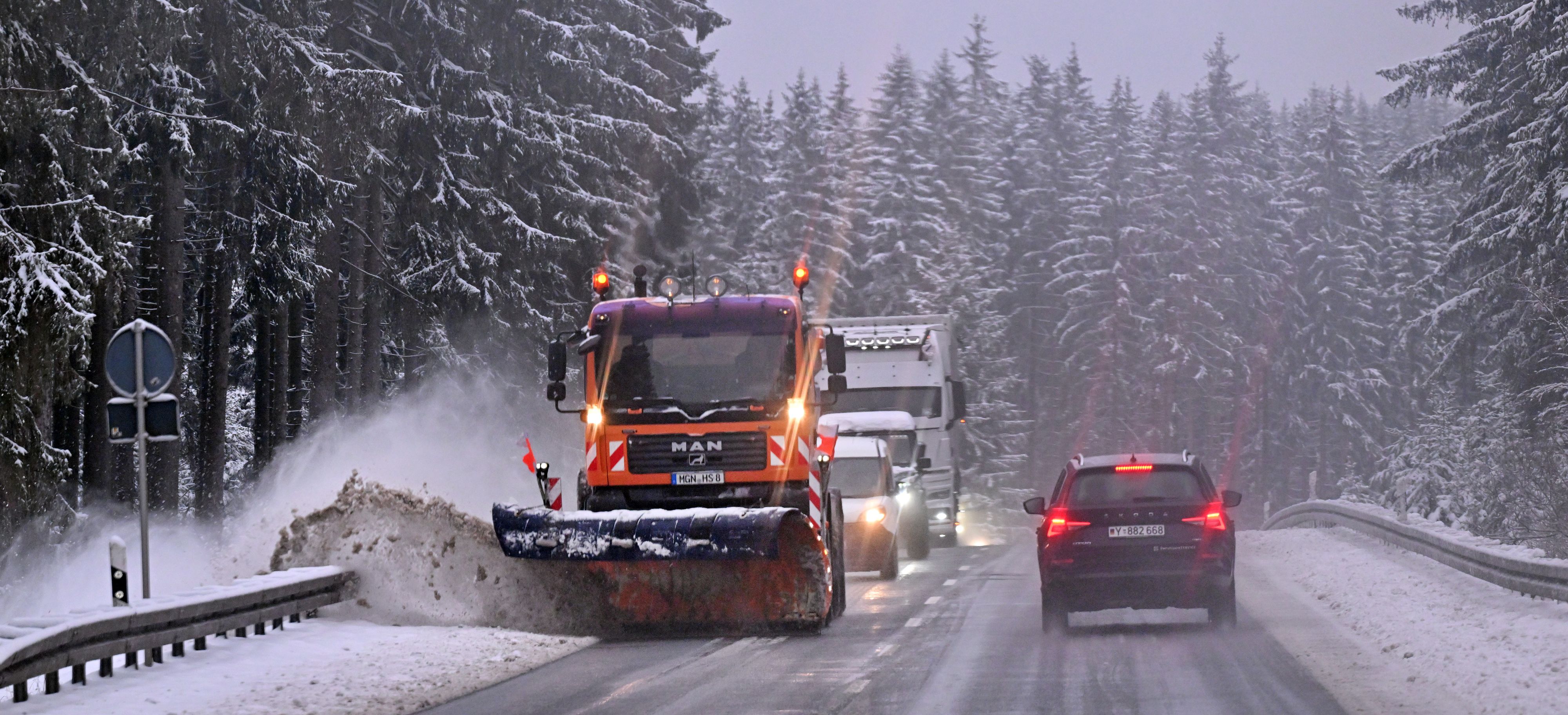 Der Winterdienst steht dieser Tage im Dauereinsatz.