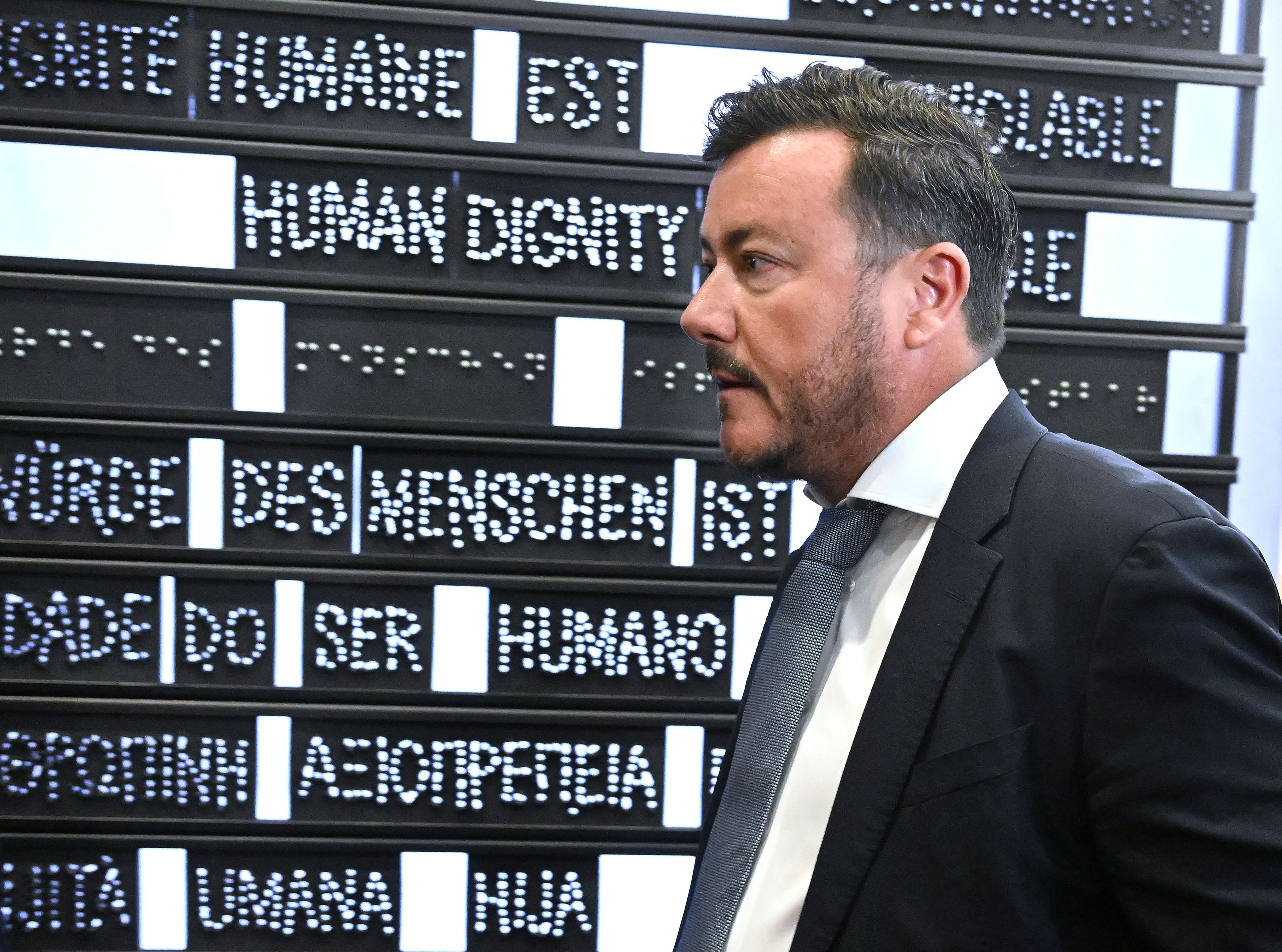 Tiefer Absturz: René Benko legte mit seiner Signa die größte Pleite Österreichs hin. Jetzt jagt ihn die Justiz.