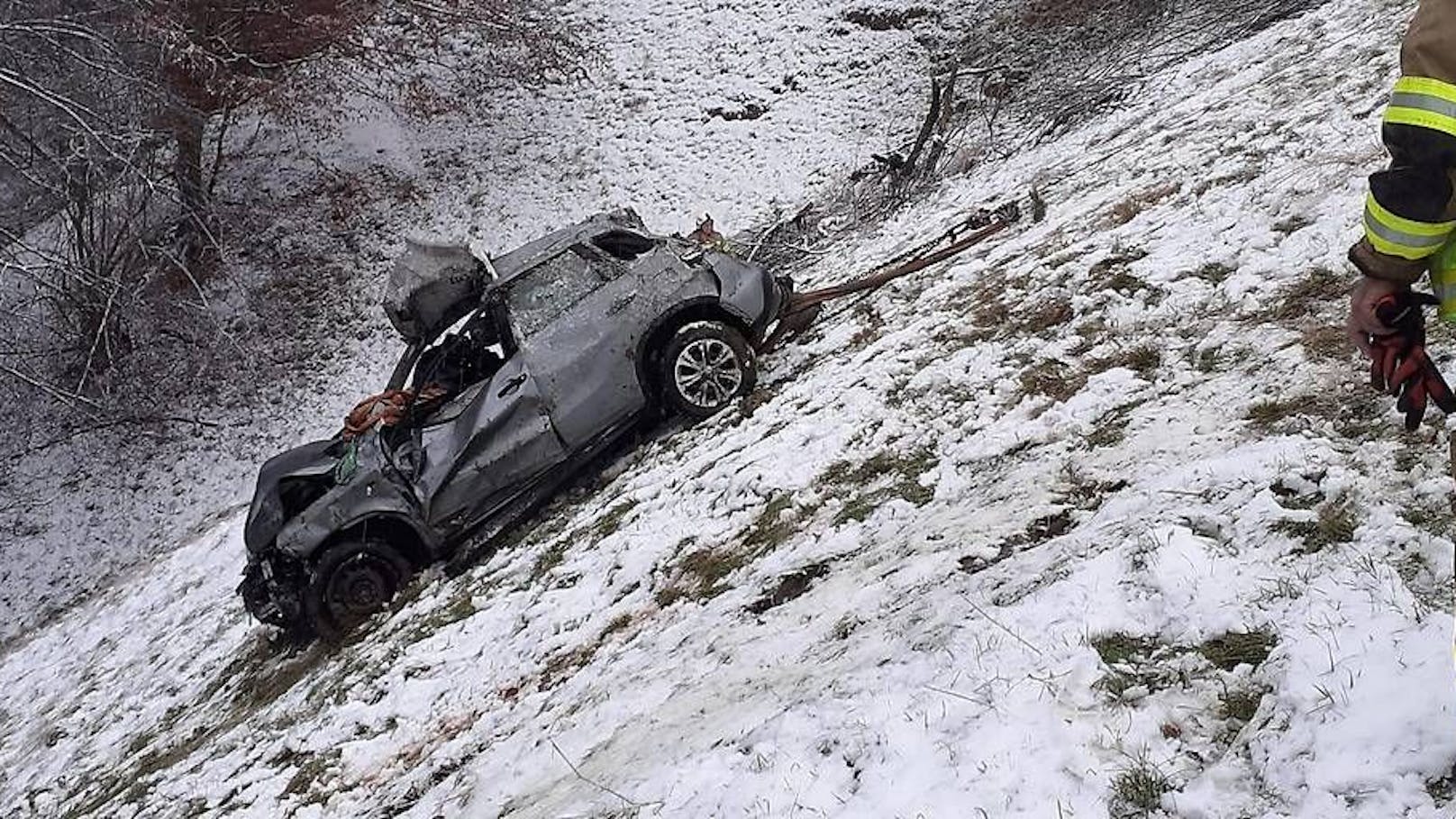 Auto stürzte 150 Meter in die Tiefe