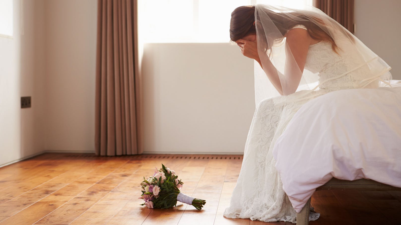 Hochzeit platzt, weil Braut von allen Eintritt verlangt