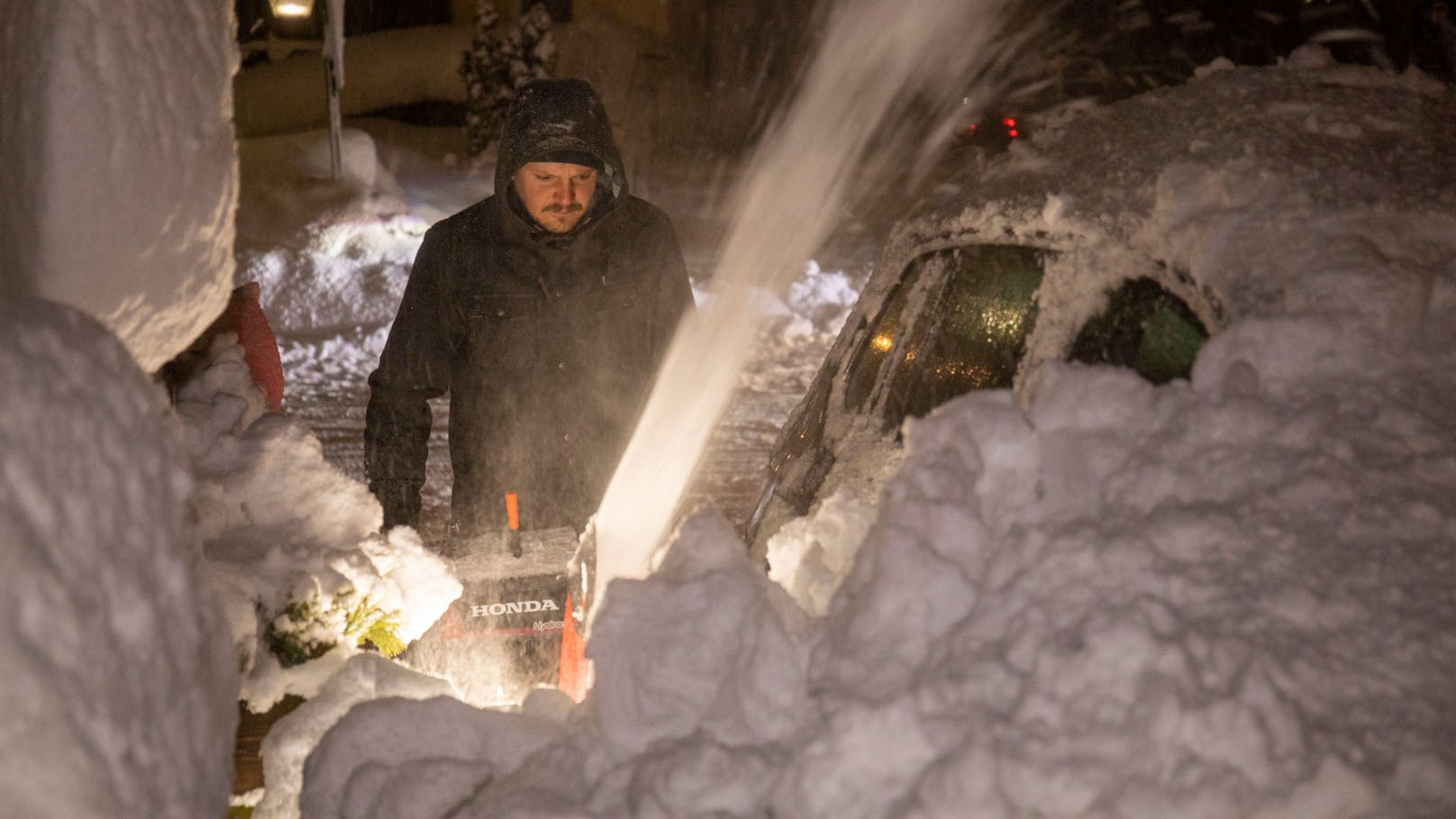 Winter-Walze schüttet bis zu einen Meter Schnee auf uns