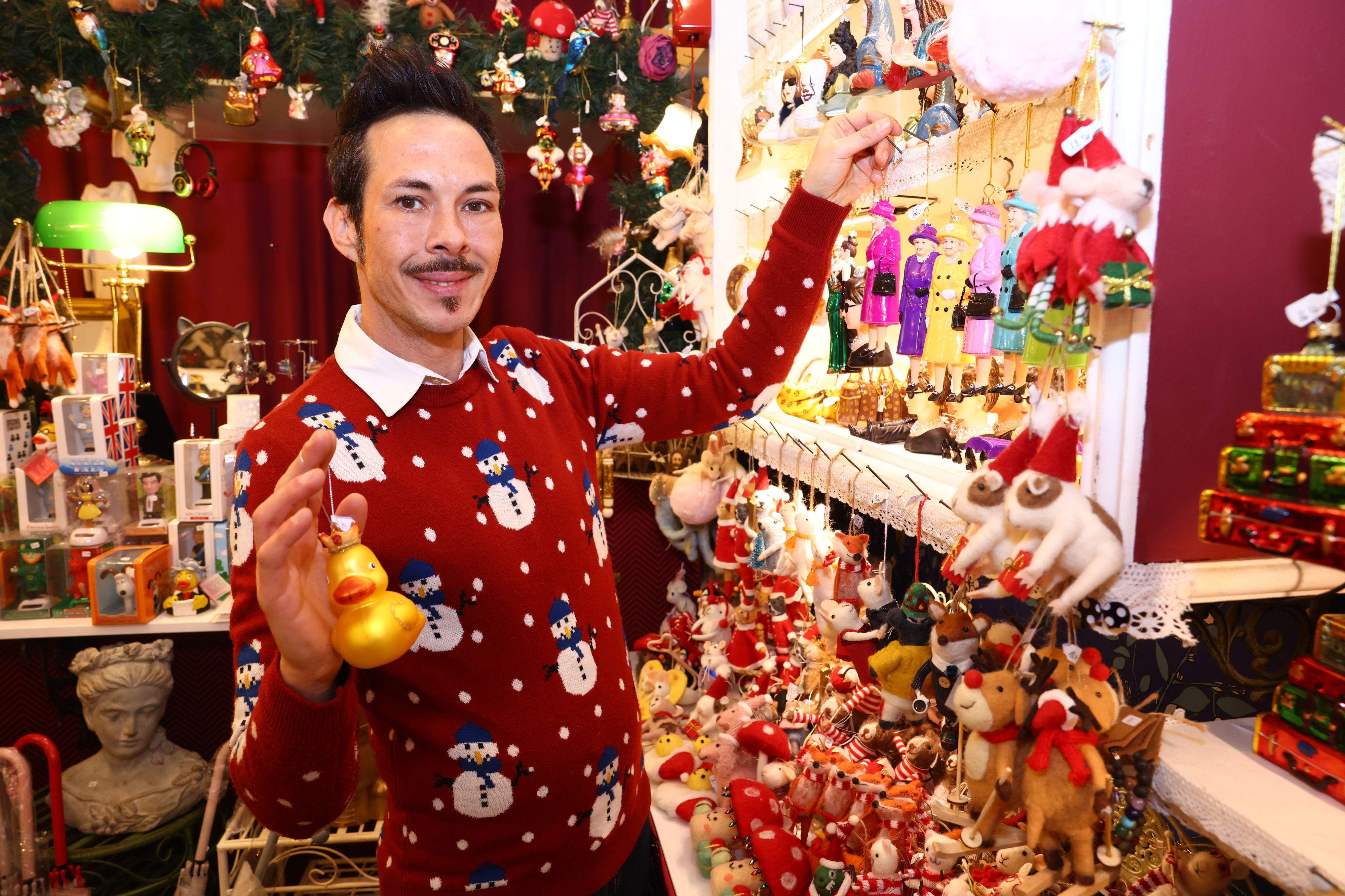 Oskar Strasser bietet eine breite Palette an einzigartigem Christbaumschmuck.