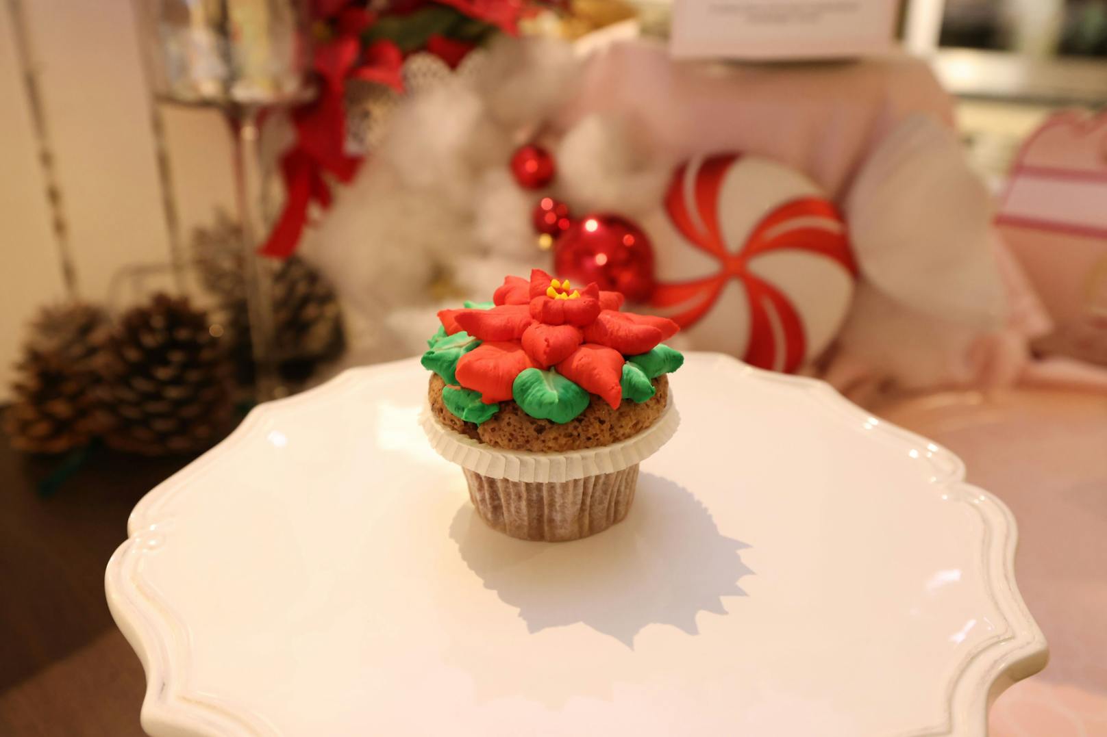 Es gibt zahlreiche weihnachtliche Cupcake Kreationen.