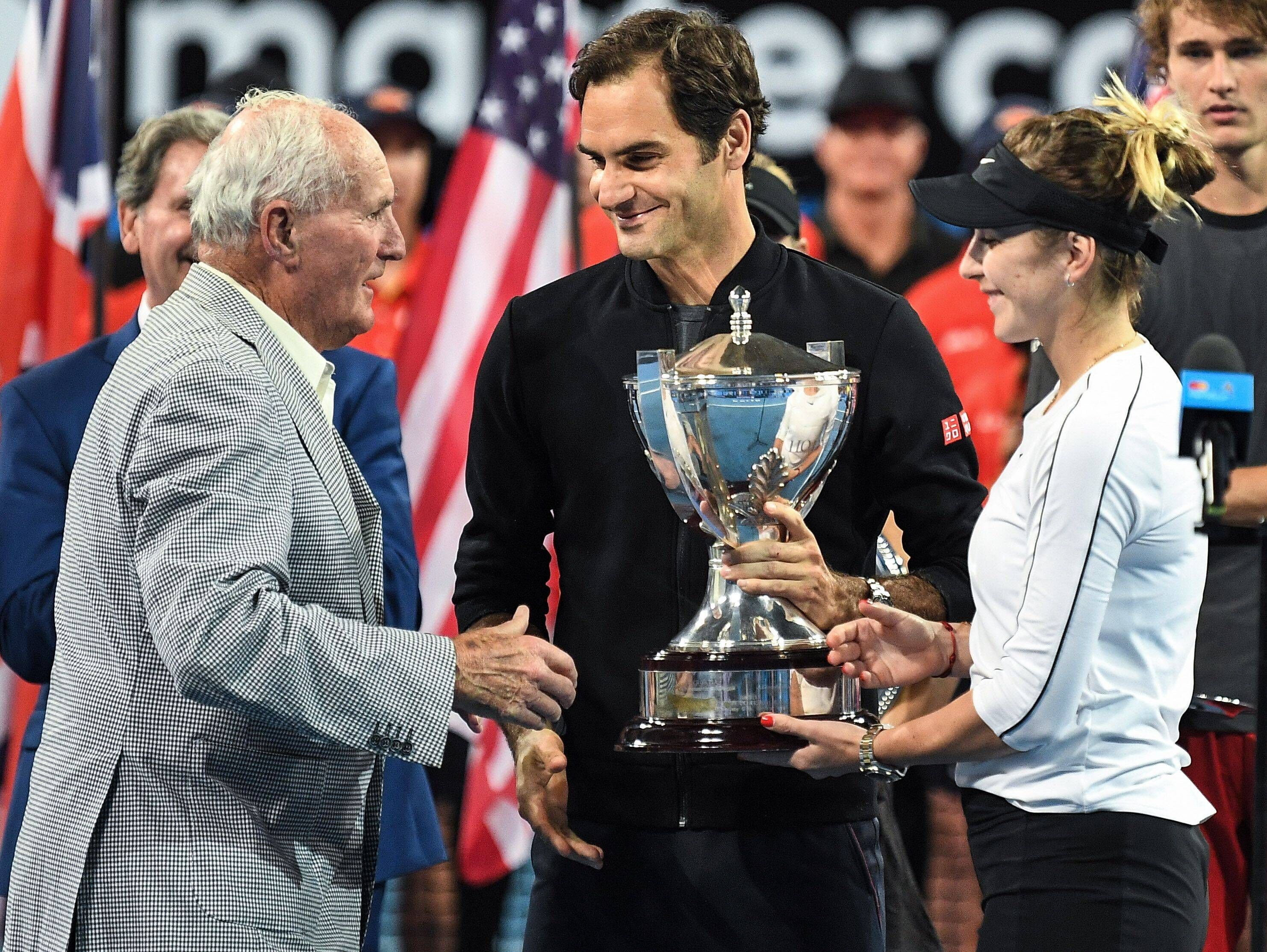Neale Fraser (l.) im Jahr 2019 mit Roger Federer