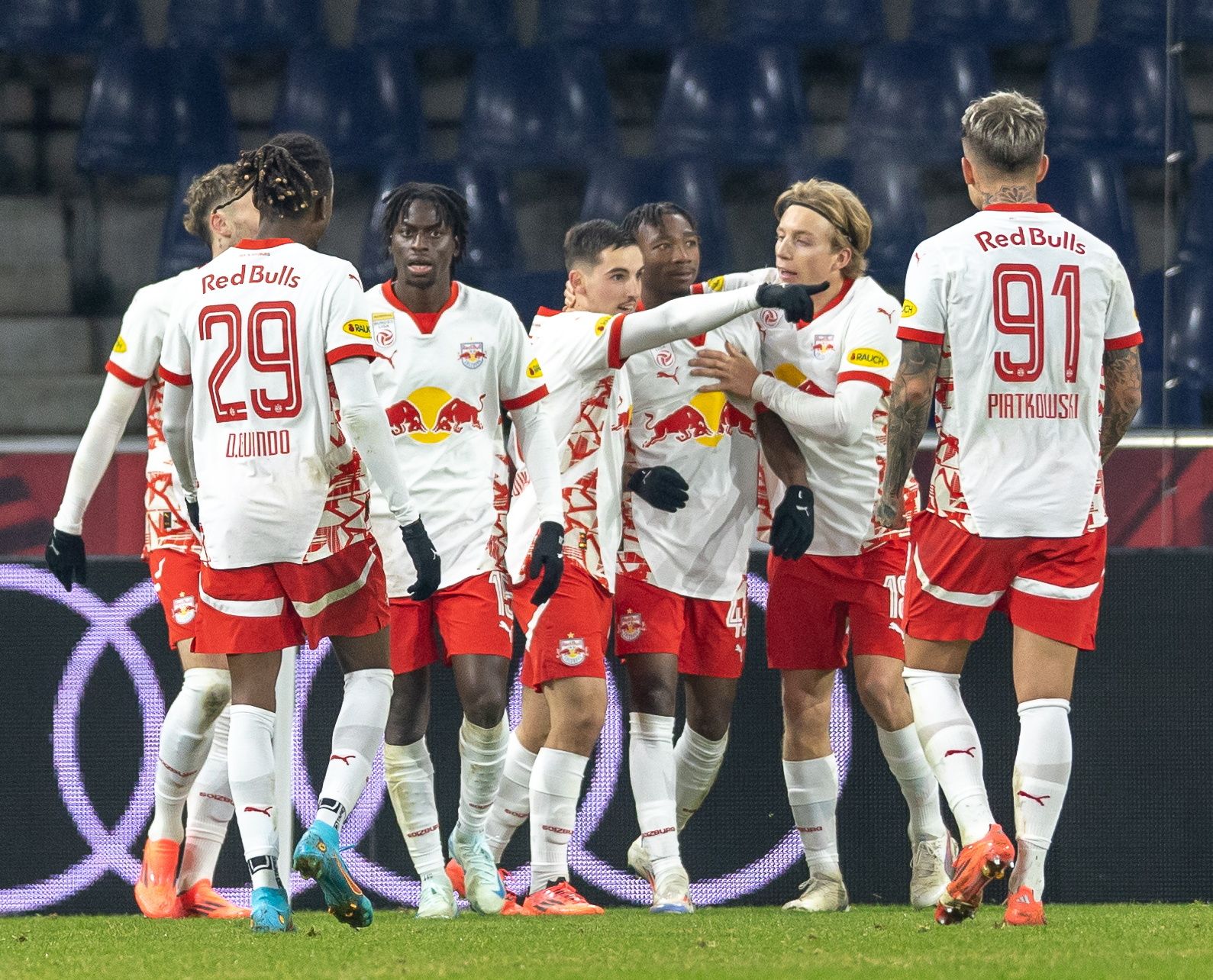 Red Bull Salzburg bejubelte am Mittwoch den klaren Sieg gegen Hartberg.