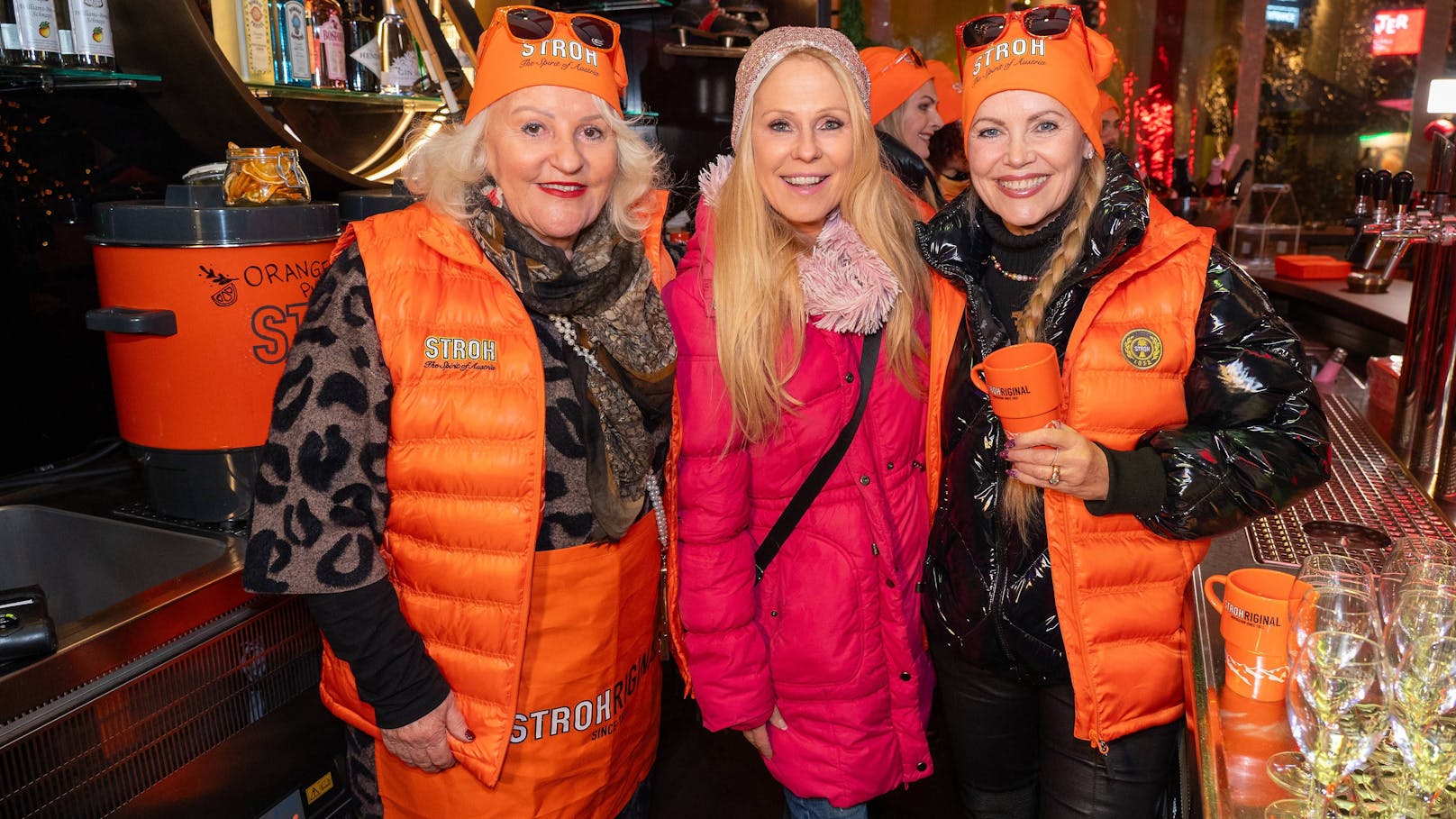 Marika Lichter mit Ulrike Kriegler und Evelyn Rille