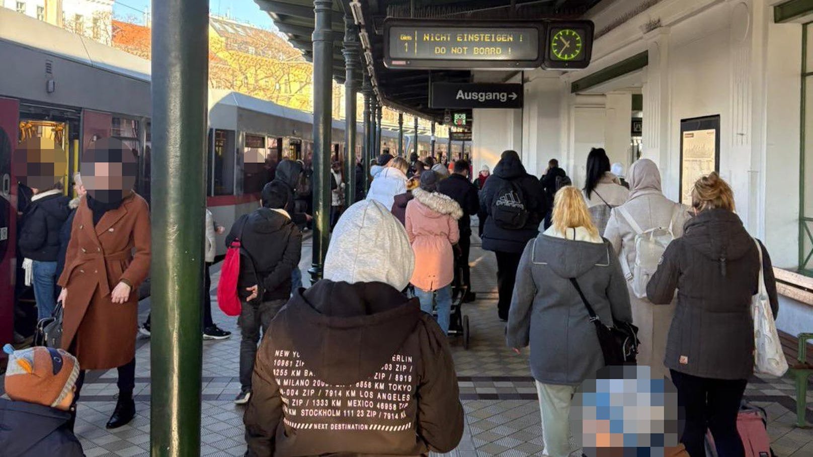 U6-Fahrgäste mussten am Donnerstag gegen 10.50 Uhr auf andere öffentliche Verkehrsmittel umsteigen.