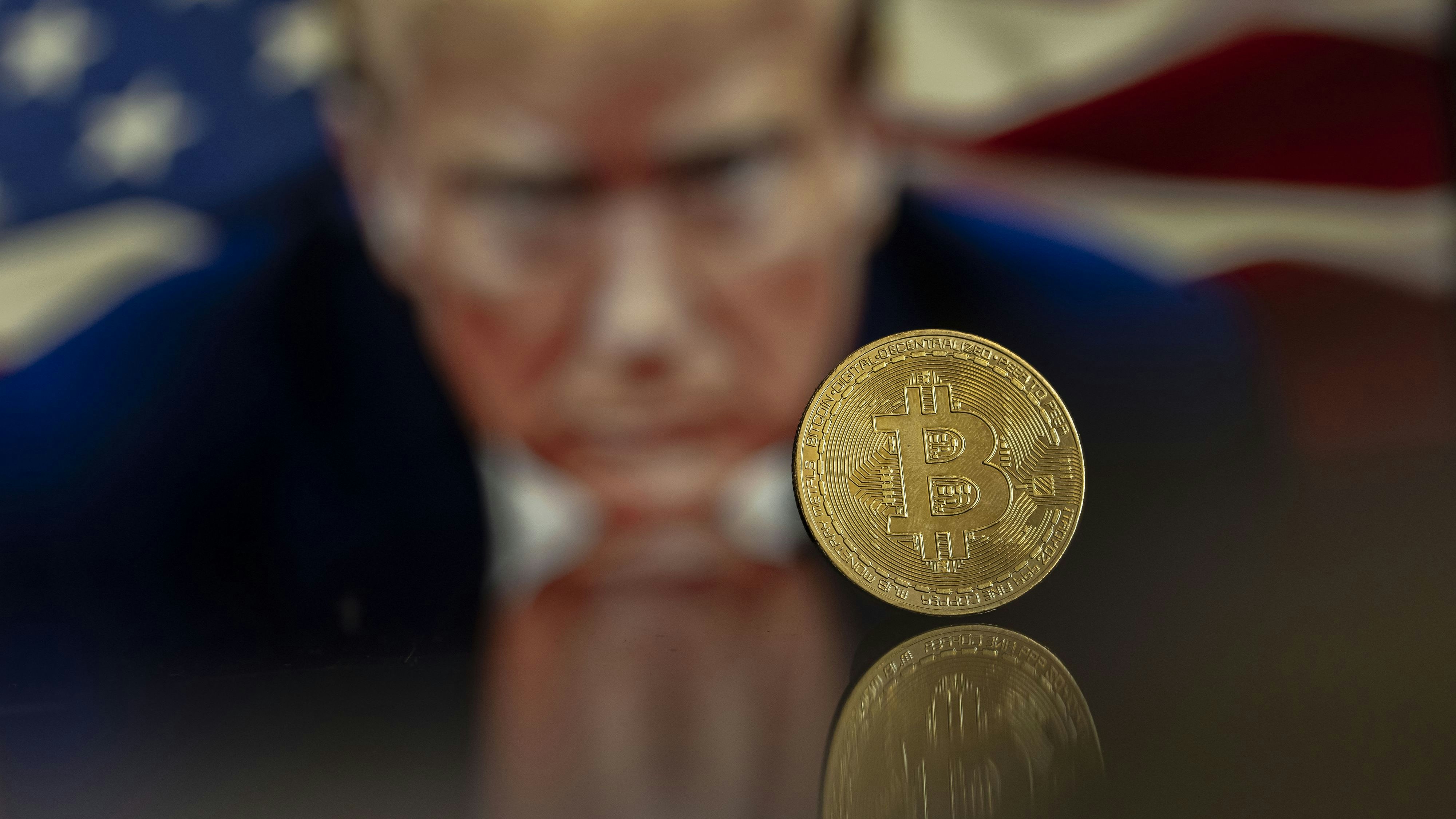 Donald Trump setzte im Wahlkampf auf Bitcoin, nun erlebt die Kryptowährung einen Absturz