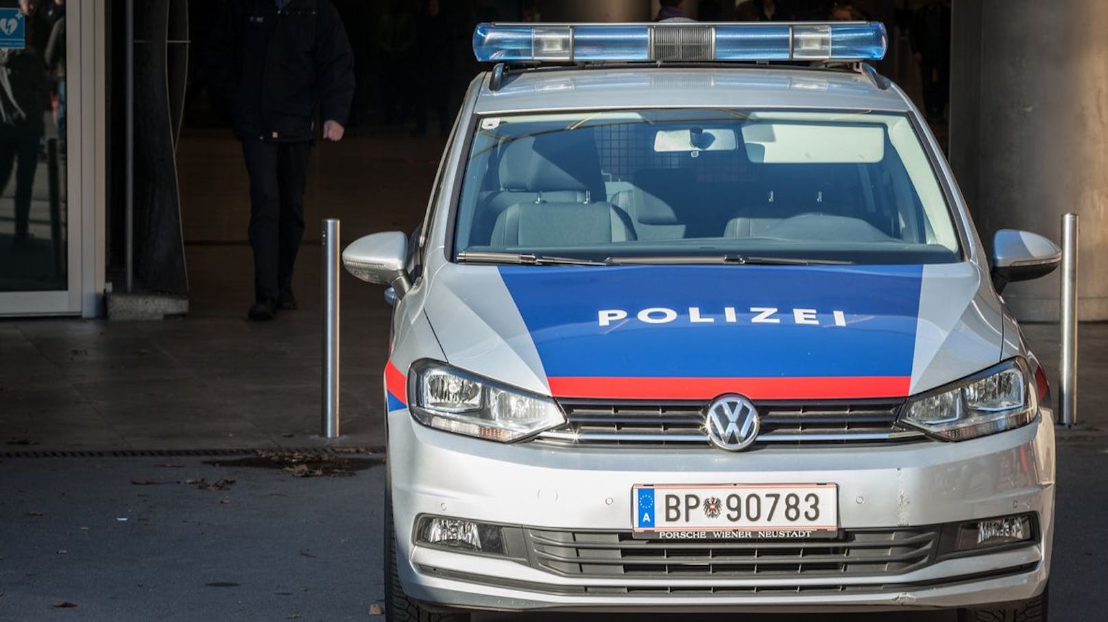 Tobender (27) verletzt Polizisten durch Kopfstoß